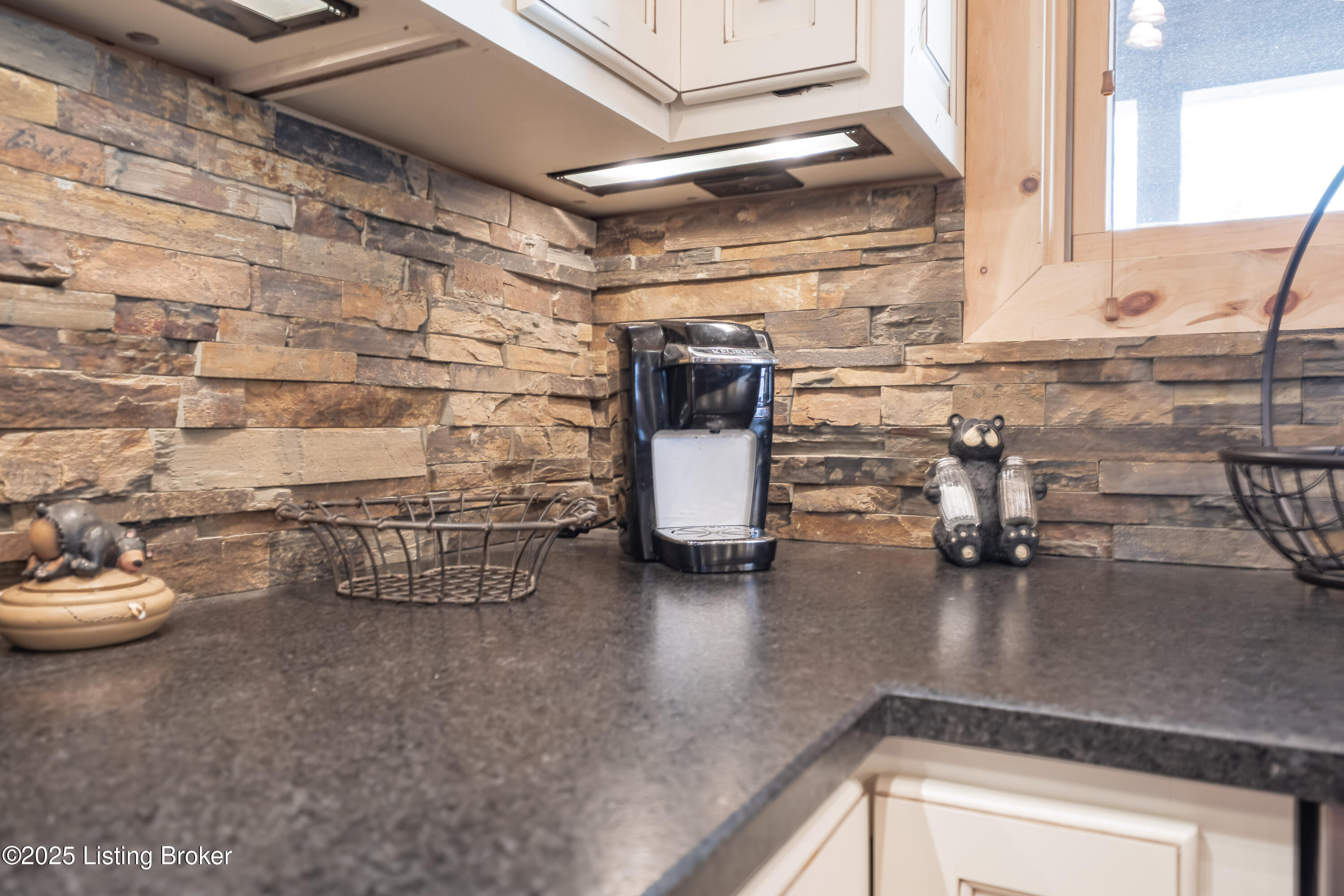 387 Timberlake Ln, McDaniels