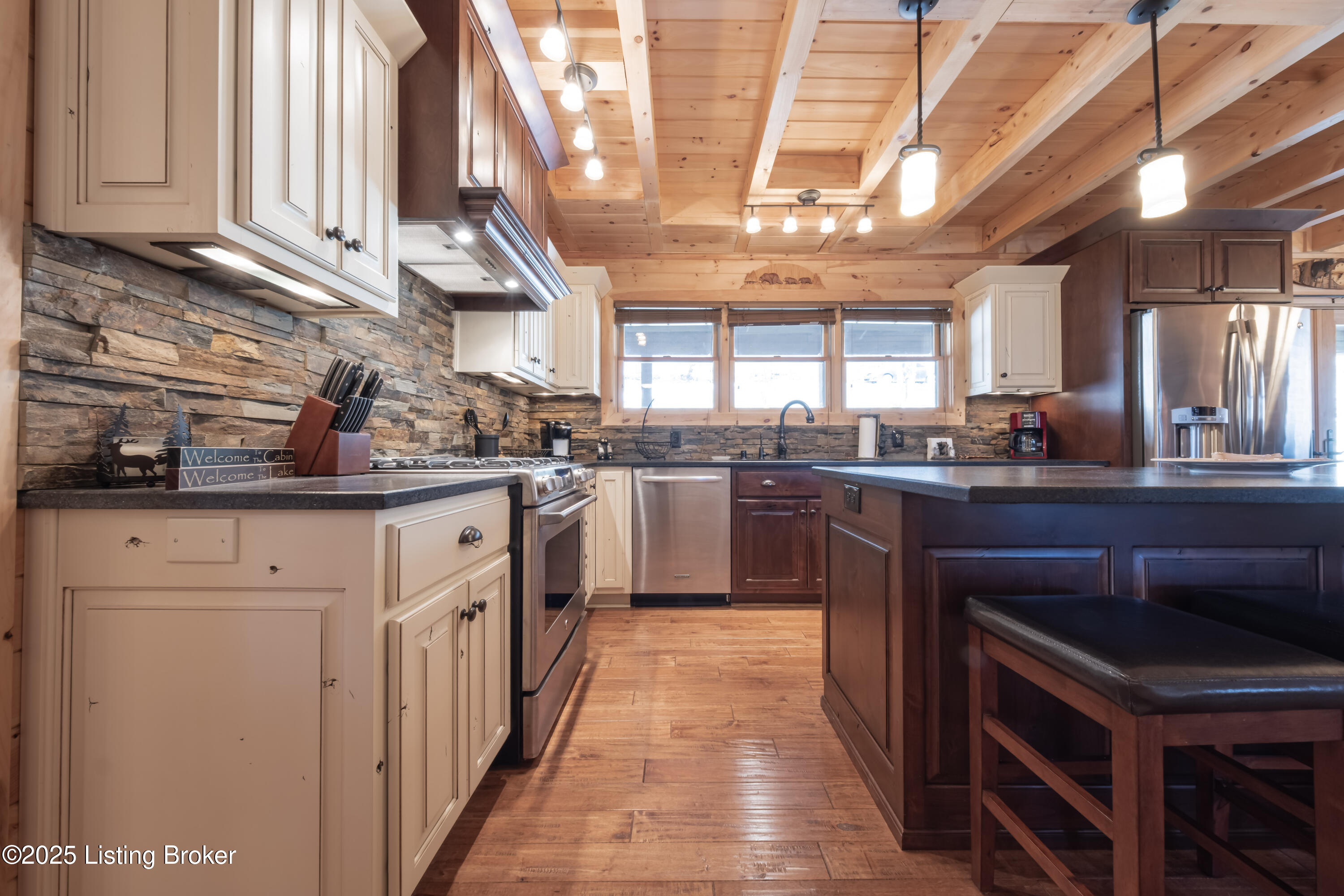 387 Timberlake Ln, McDaniels