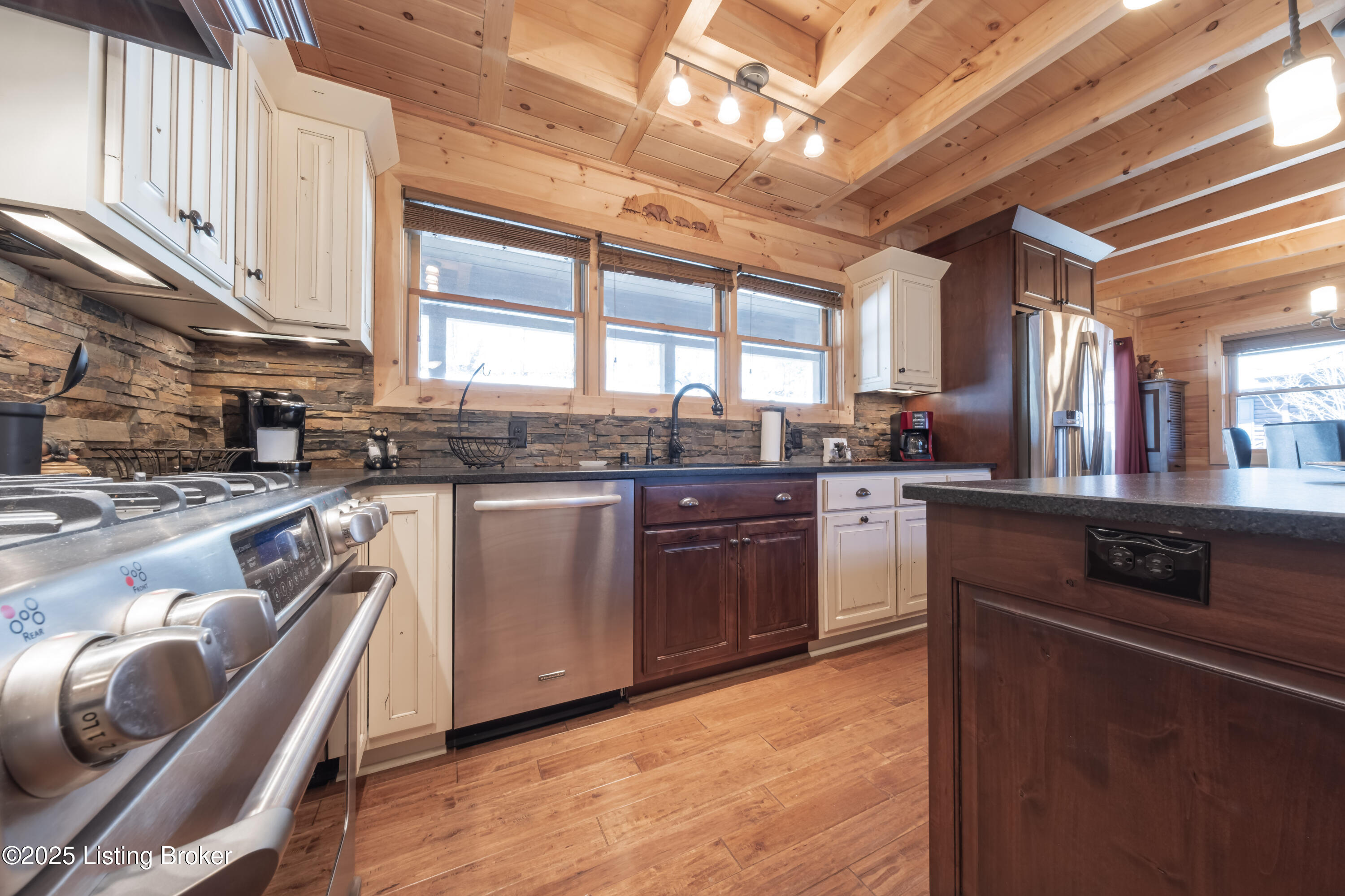 387 Timberlake Ln, McDaniels