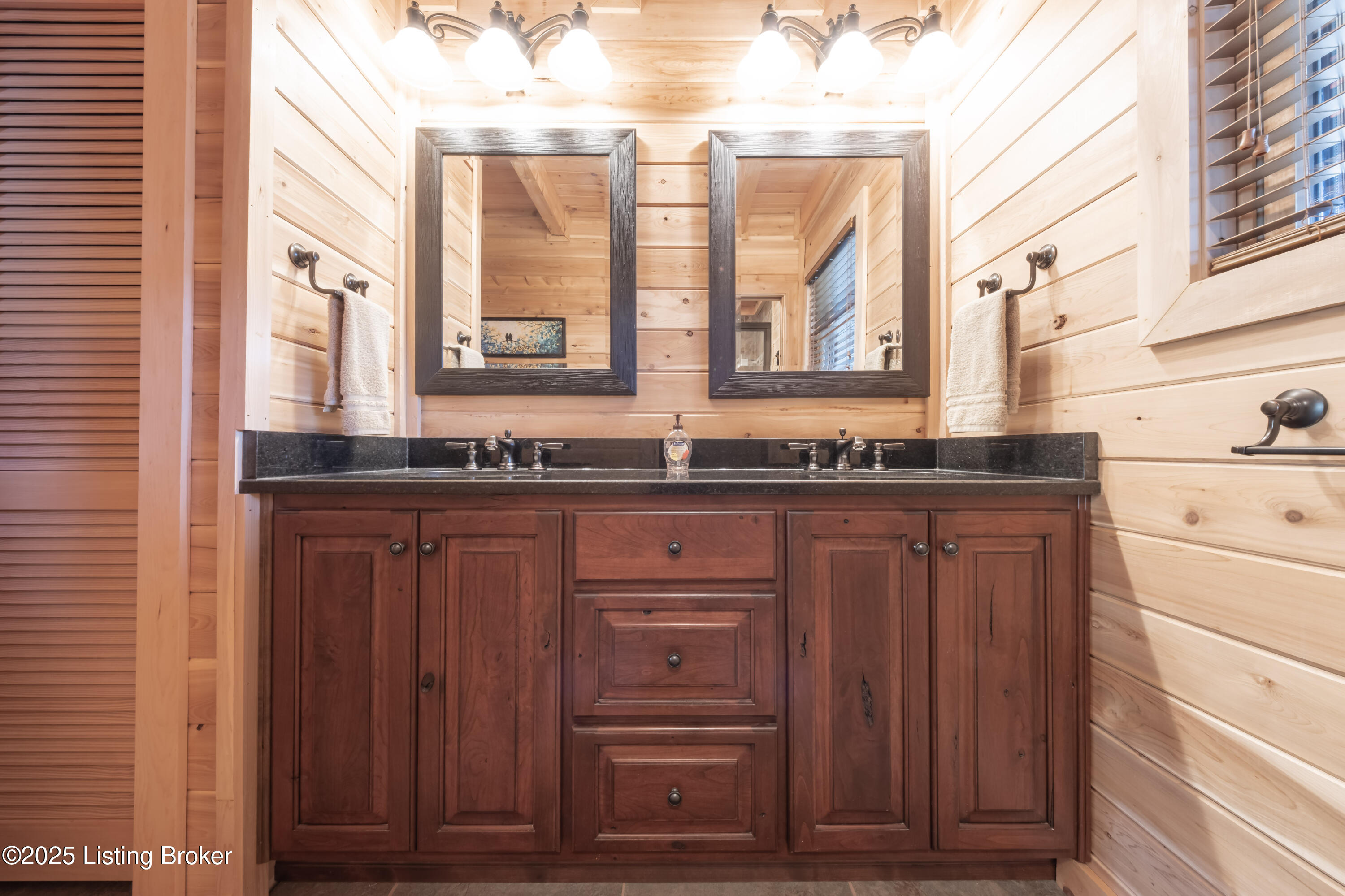 387 Timberlake Ln, McDaniels