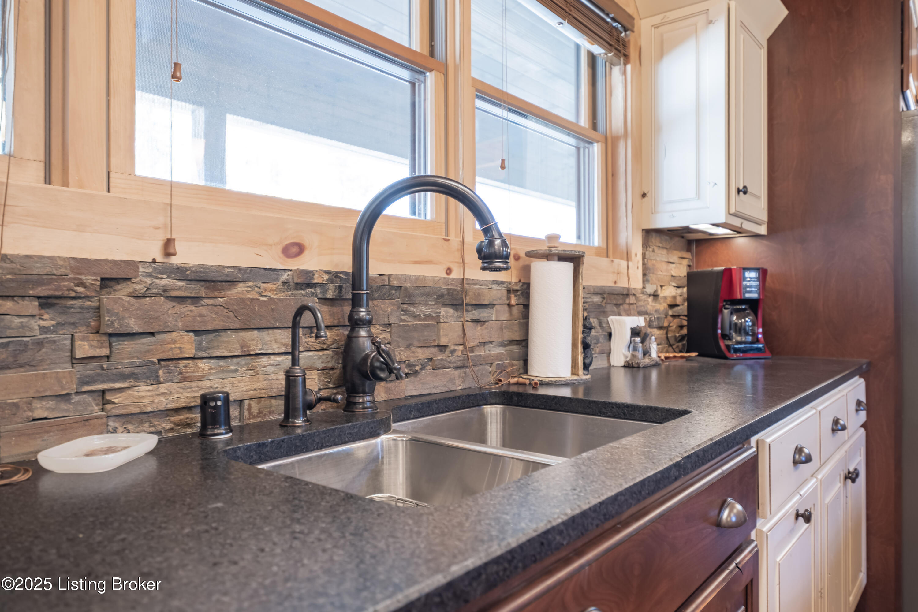 387 Timberlake Ln, McDaniels