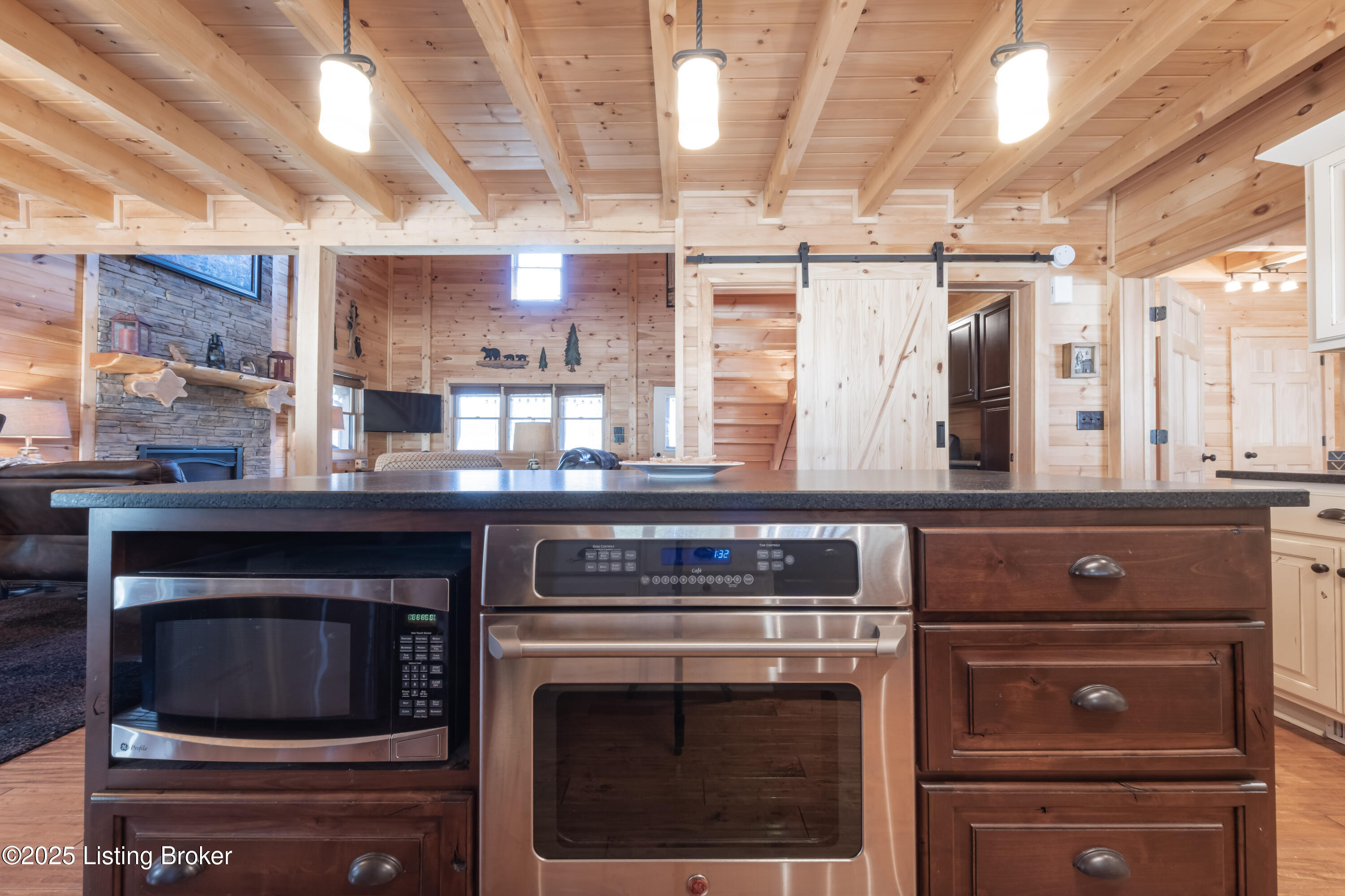 387 Timberlake Ln, McDaniels