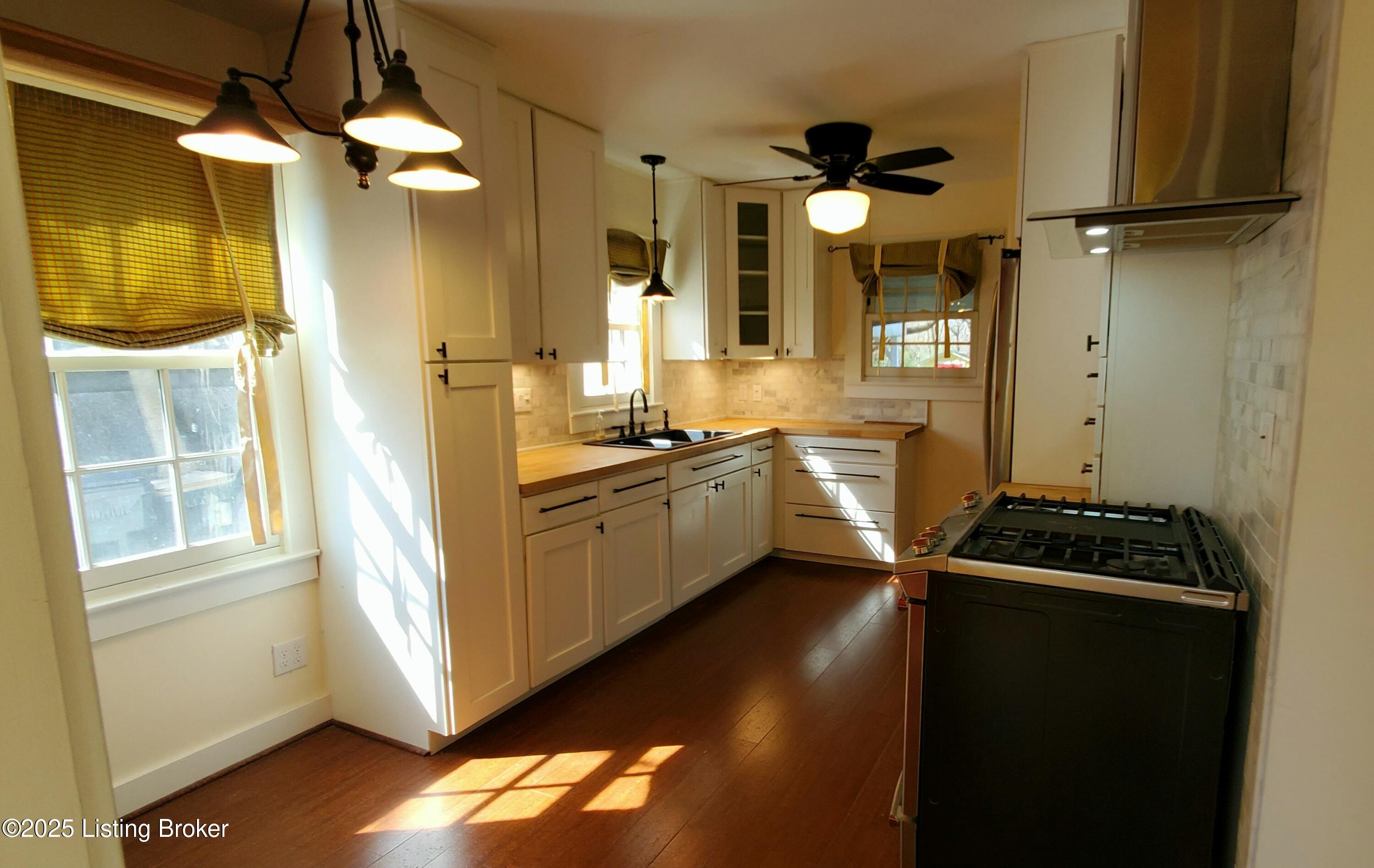 3008 Pelham Ct