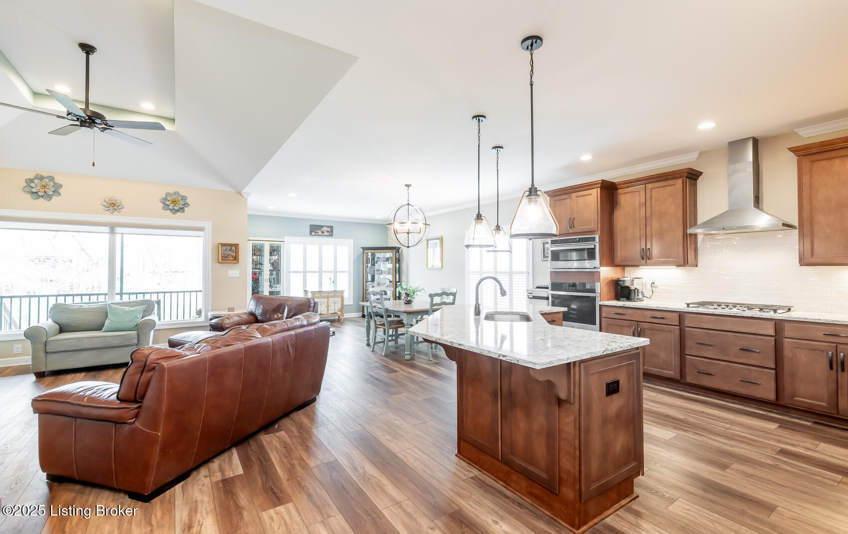 2416 Middle Creek Ct