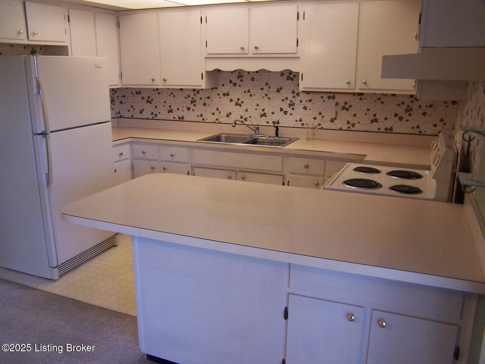 6811 Bebe Ct