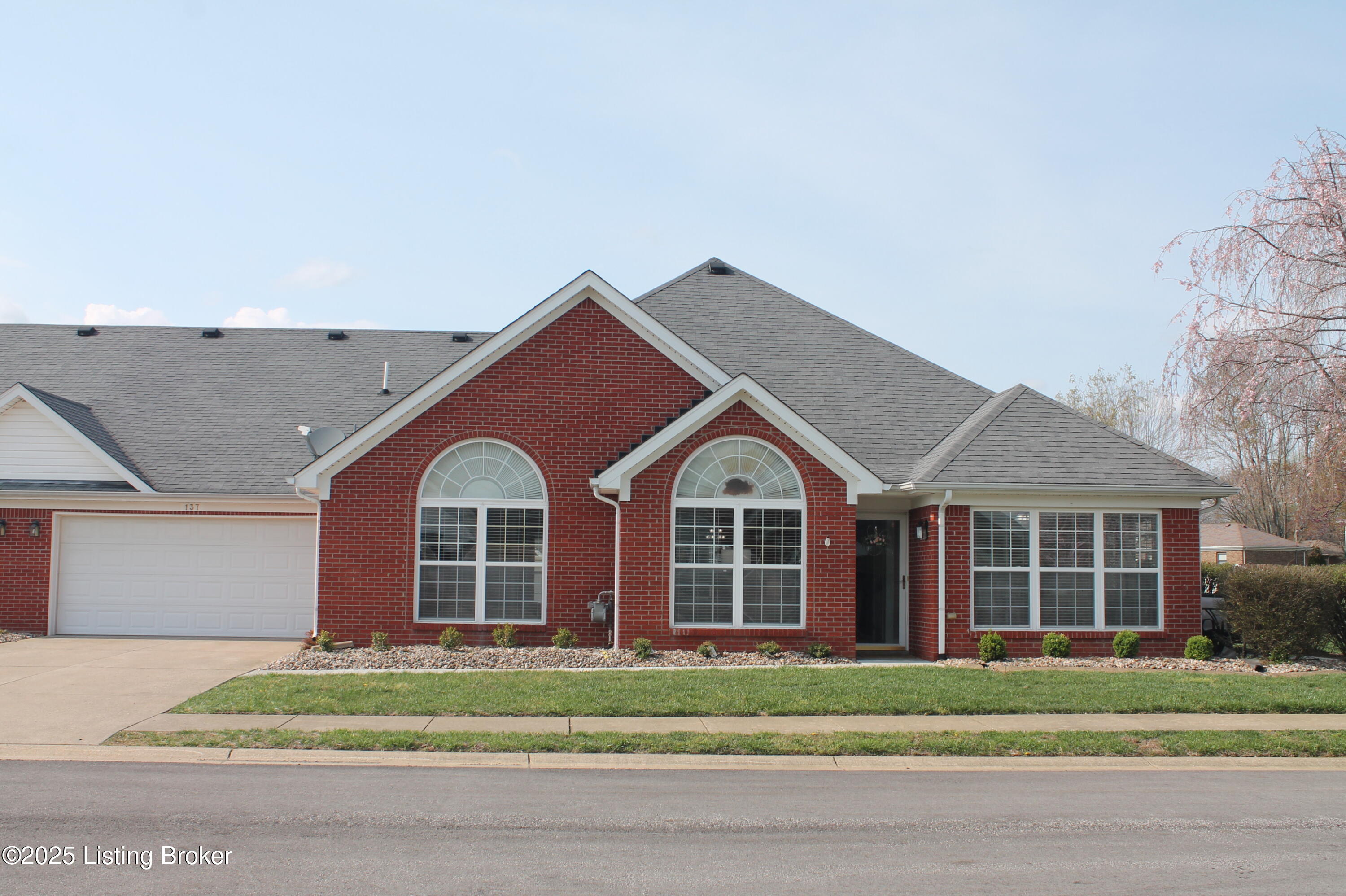 137 Woodpointe Ct