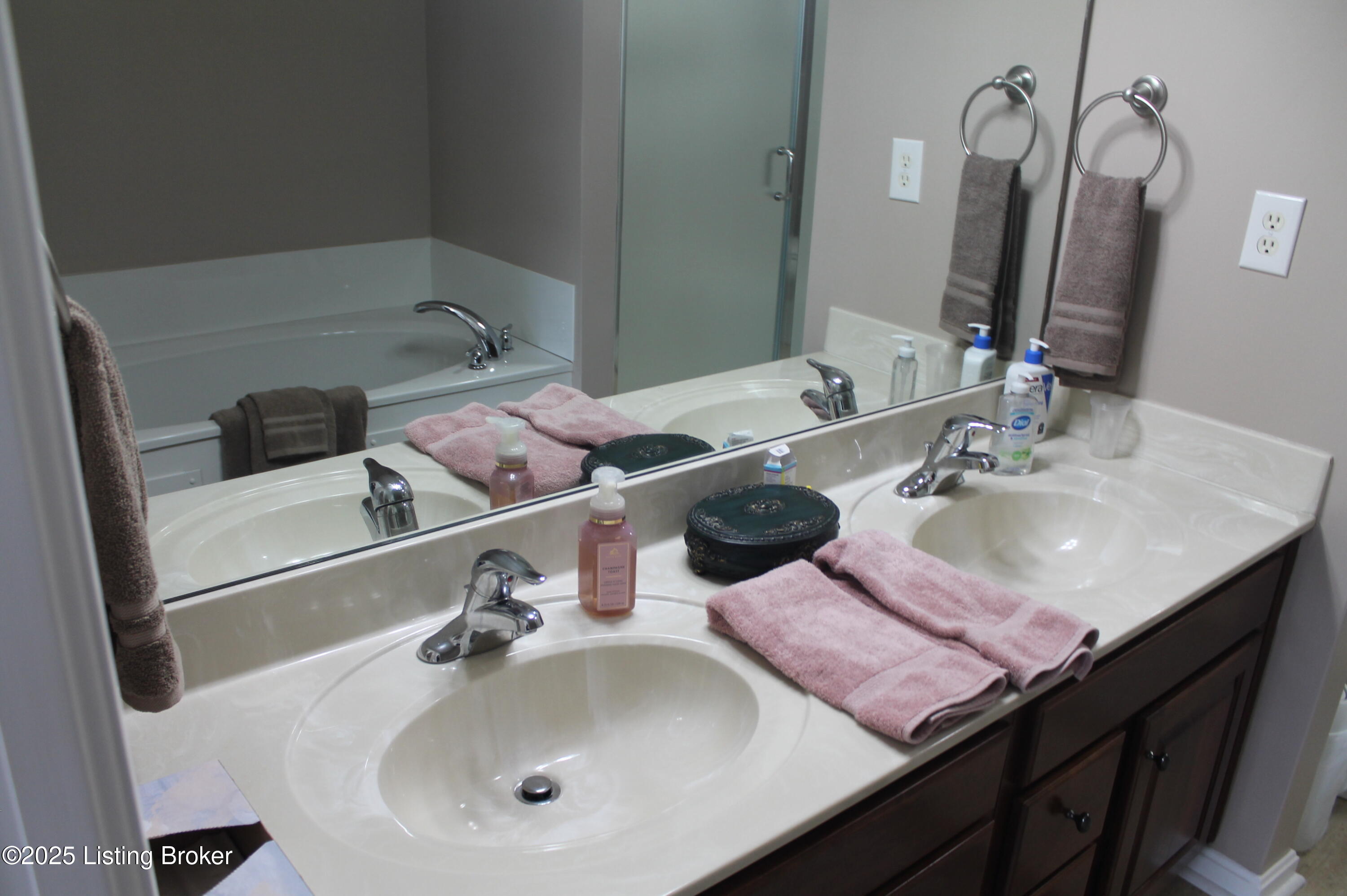 137 Woodpointe Ct