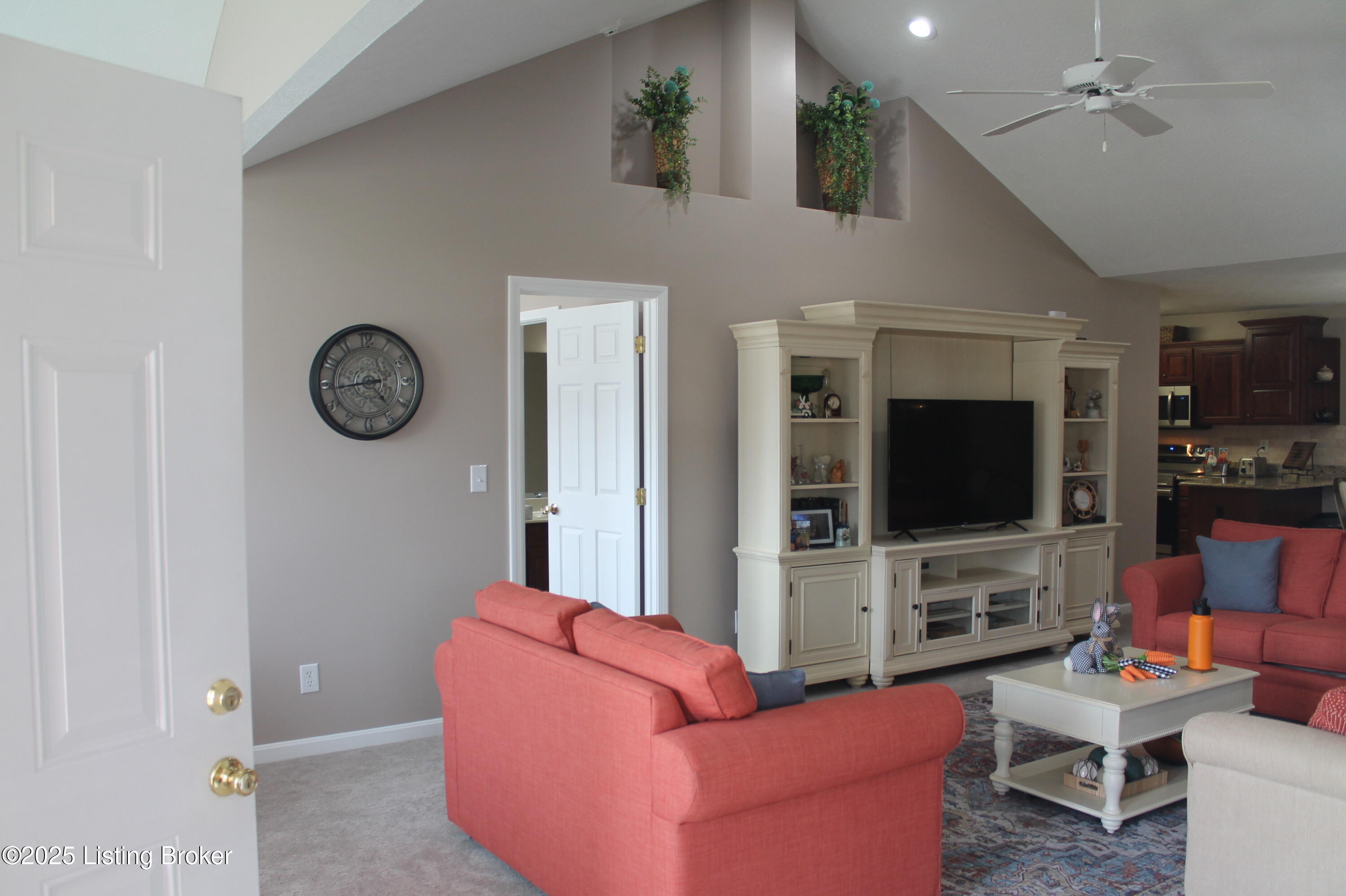137 Woodpointe Ct