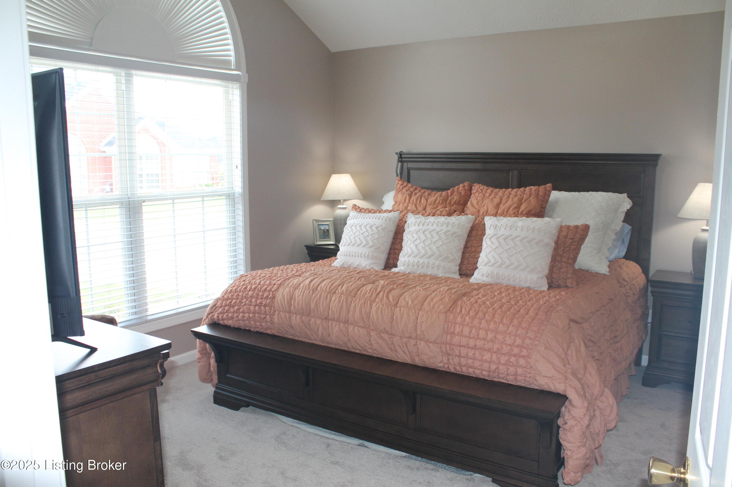 137 Woodpointe Ct