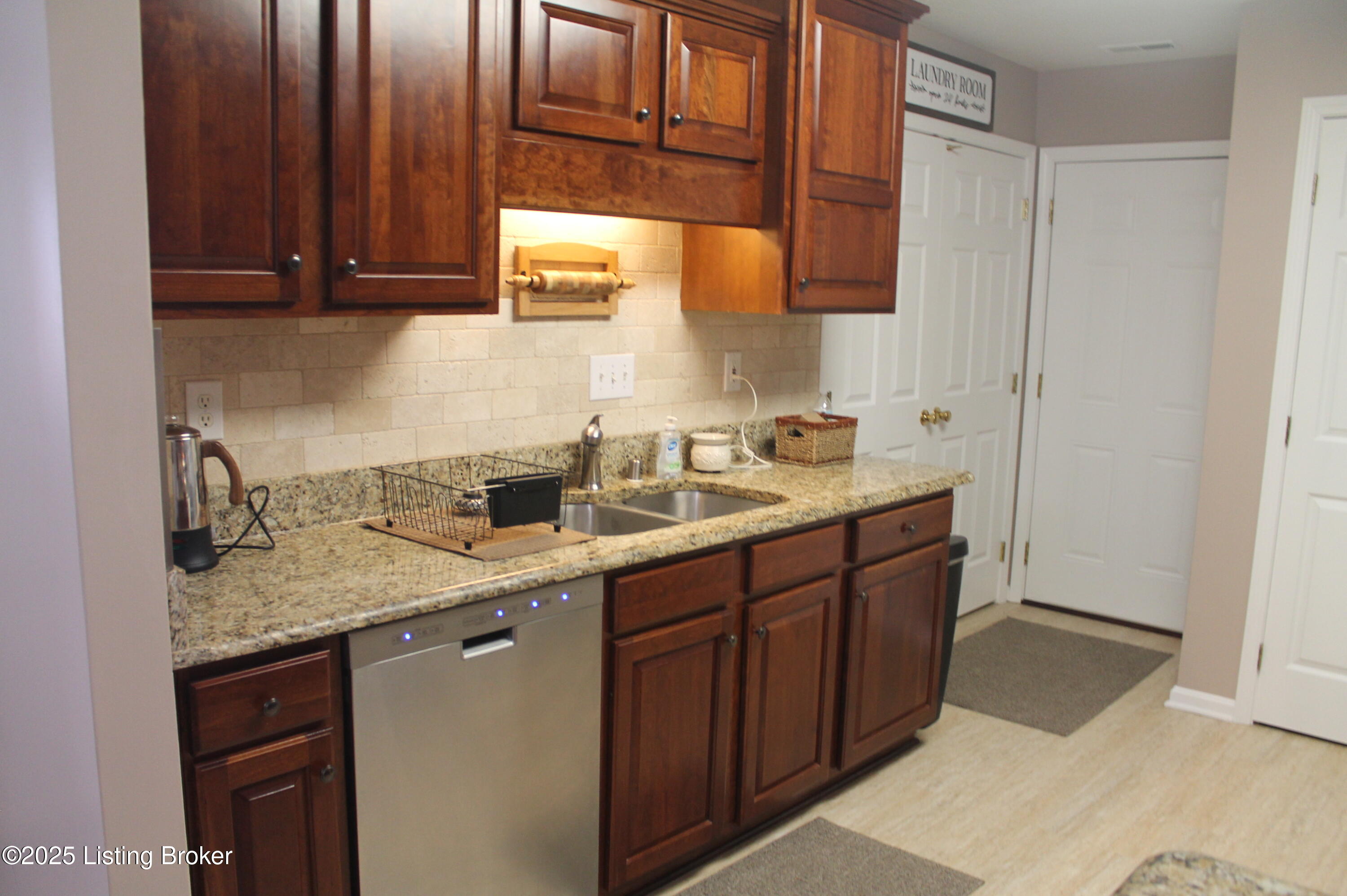 137 Woodpointe Ct