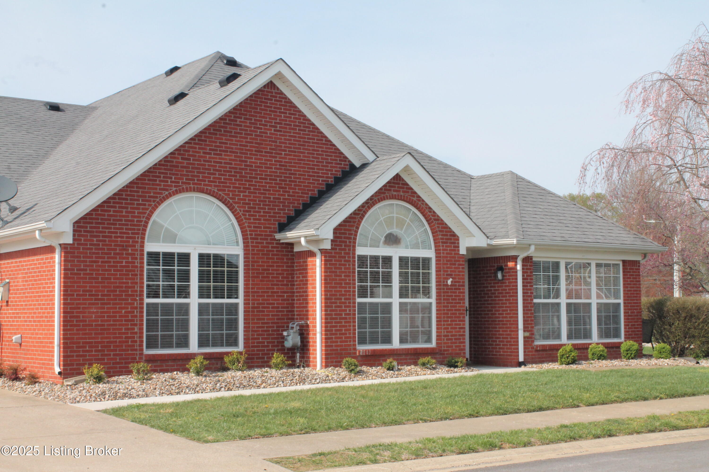 137 Woodpointe Ct