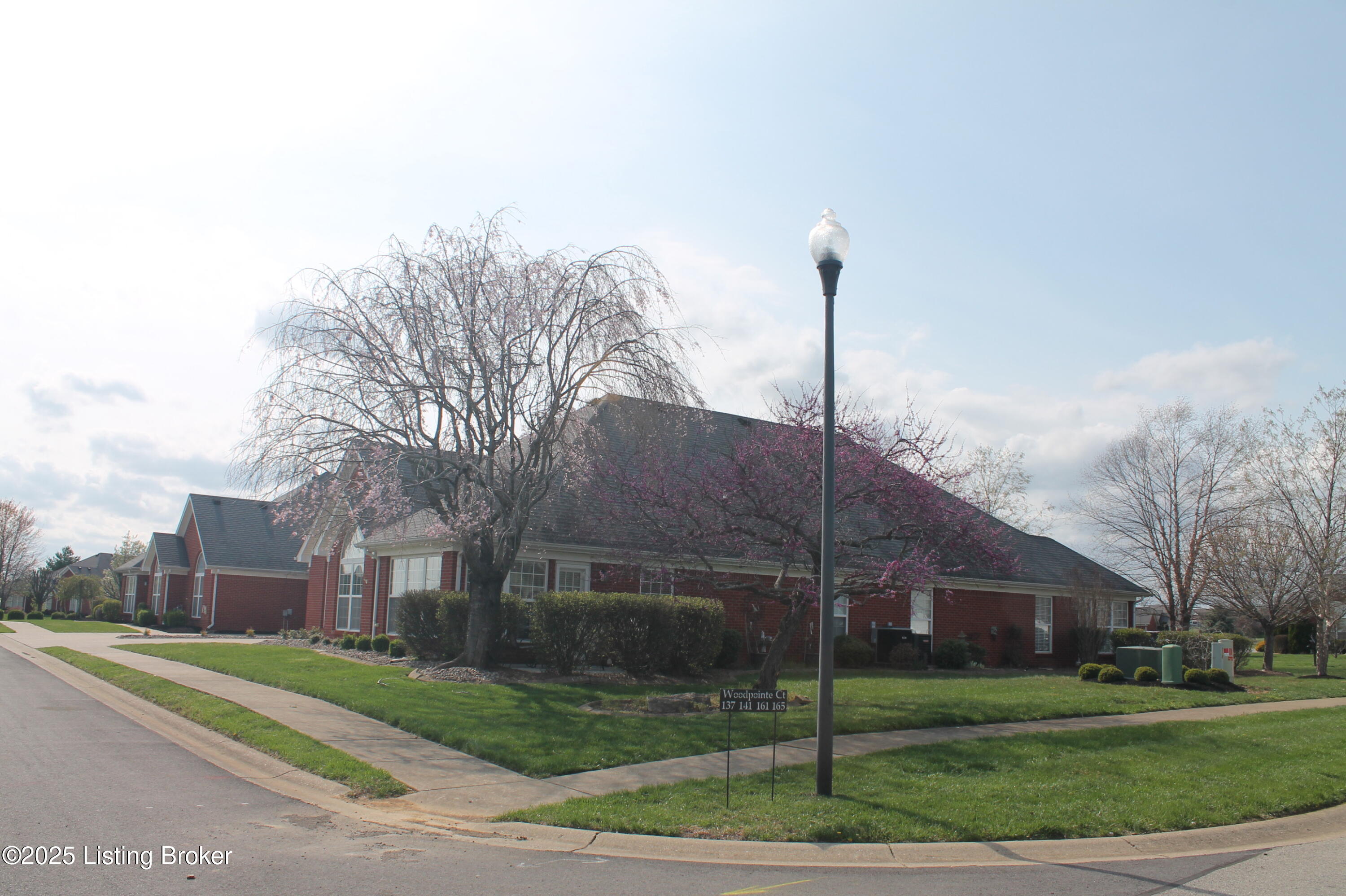 137 Woodpointe Ct