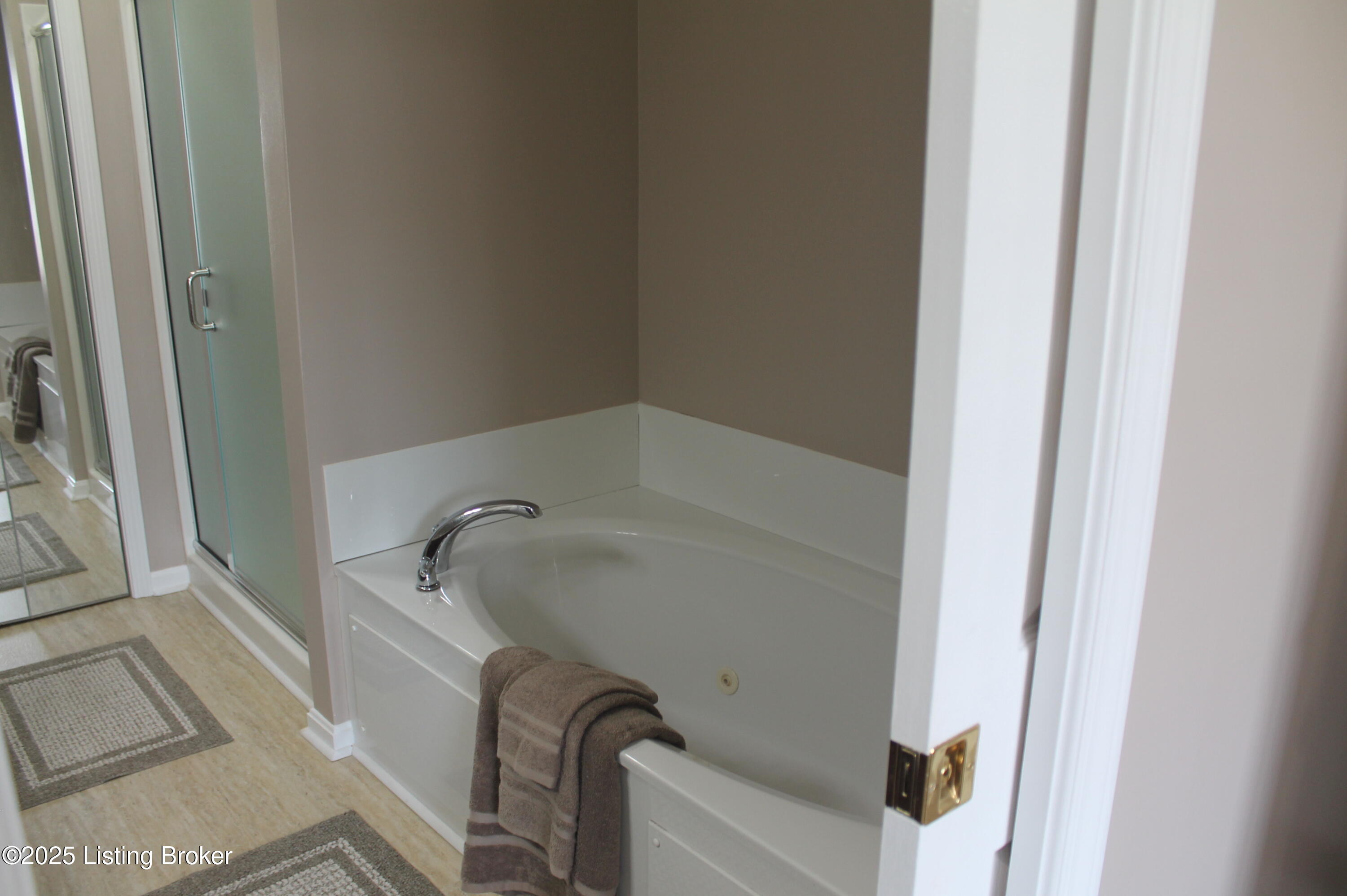 137 Woodpointe Ct