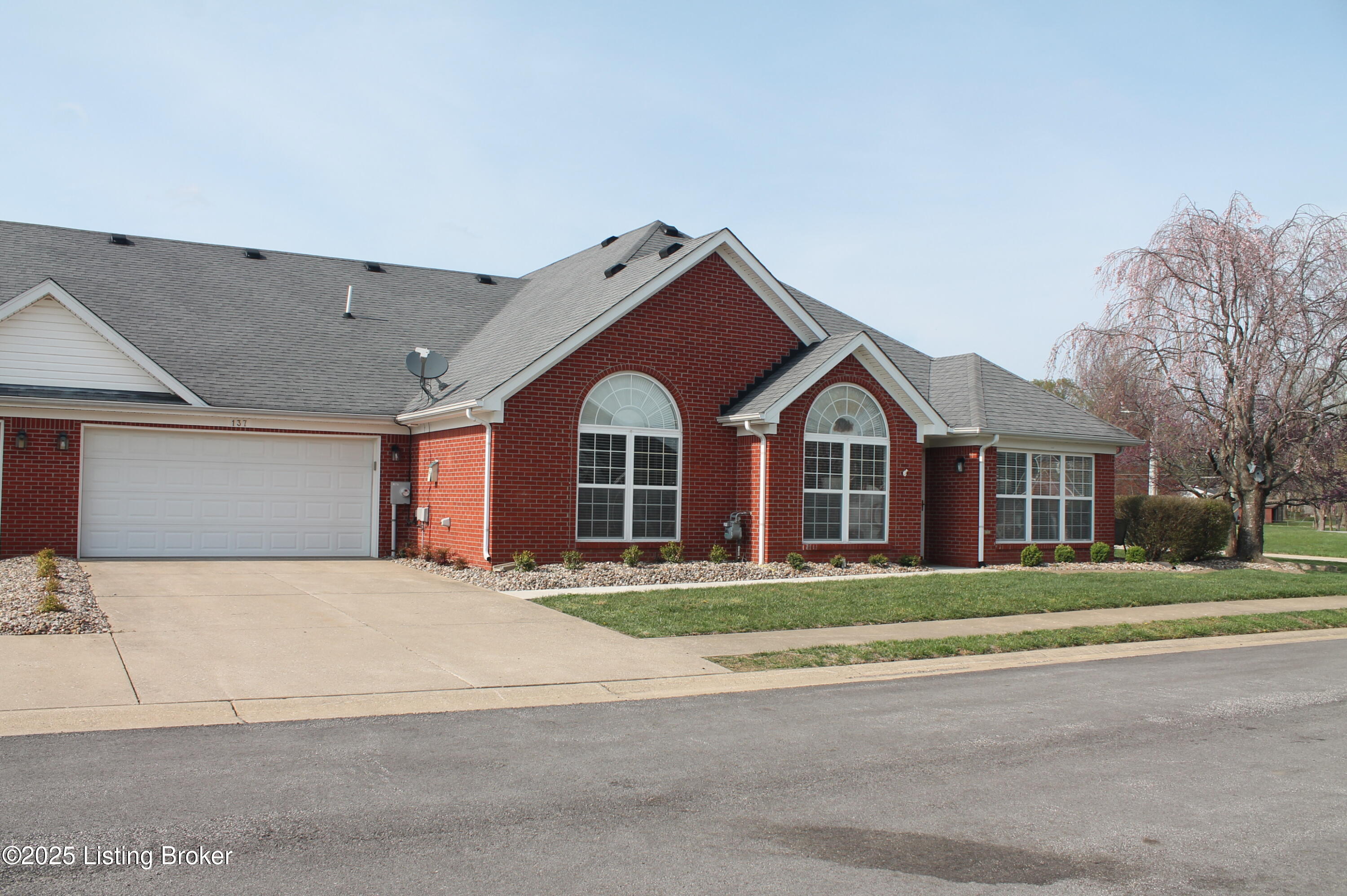 137 Woodpointe Ct