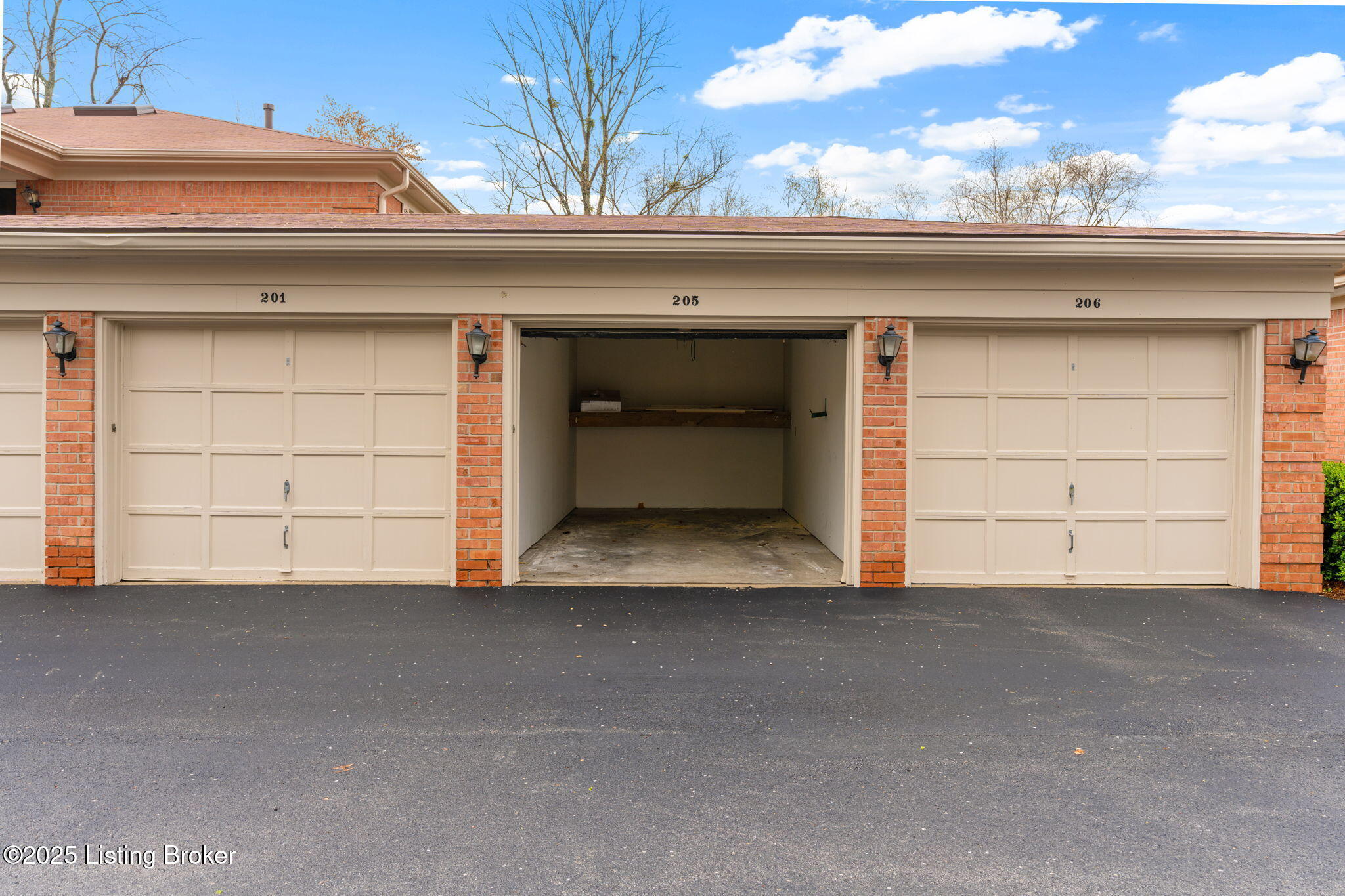 205 Forest Park Rd