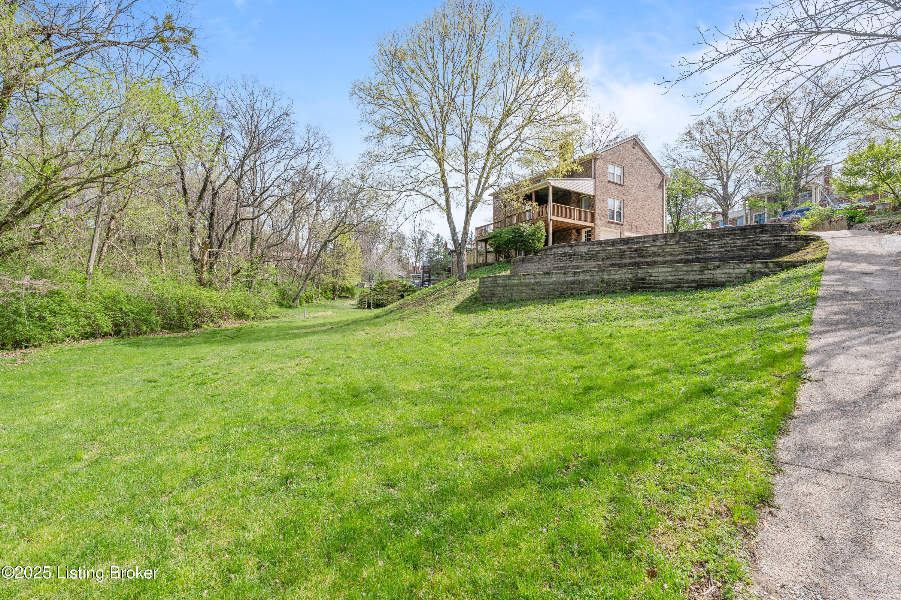 1521 Sylvan Way