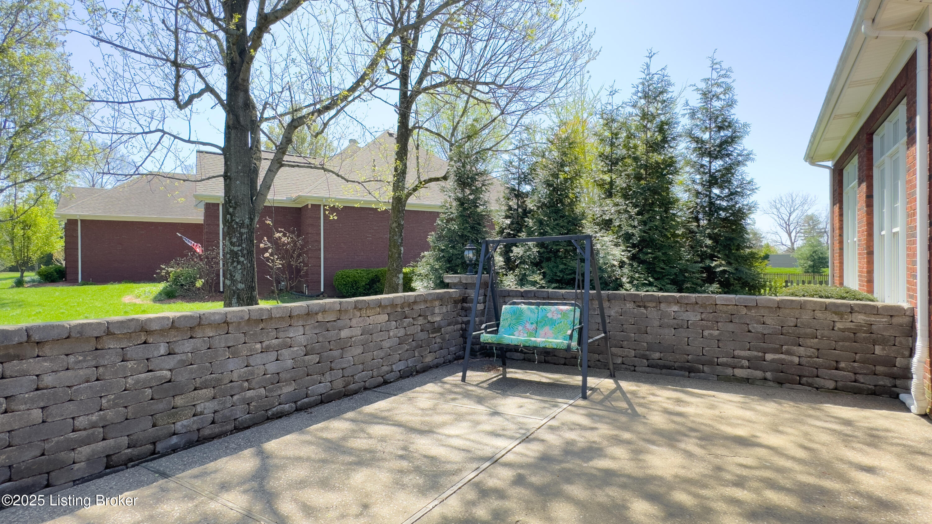 5200 Wolfpen Woods Dr