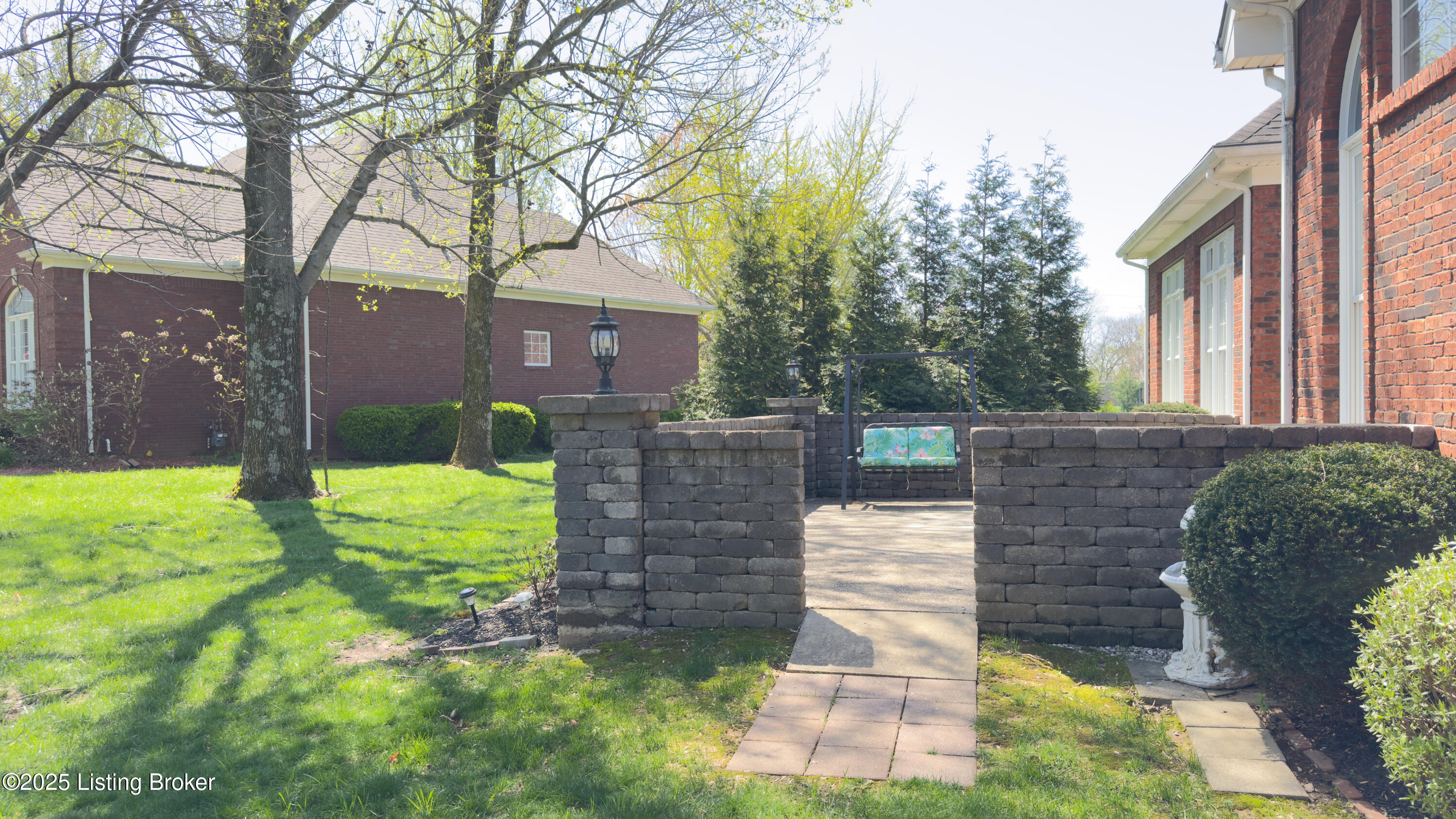 5200 Wolfpen Woods Dr