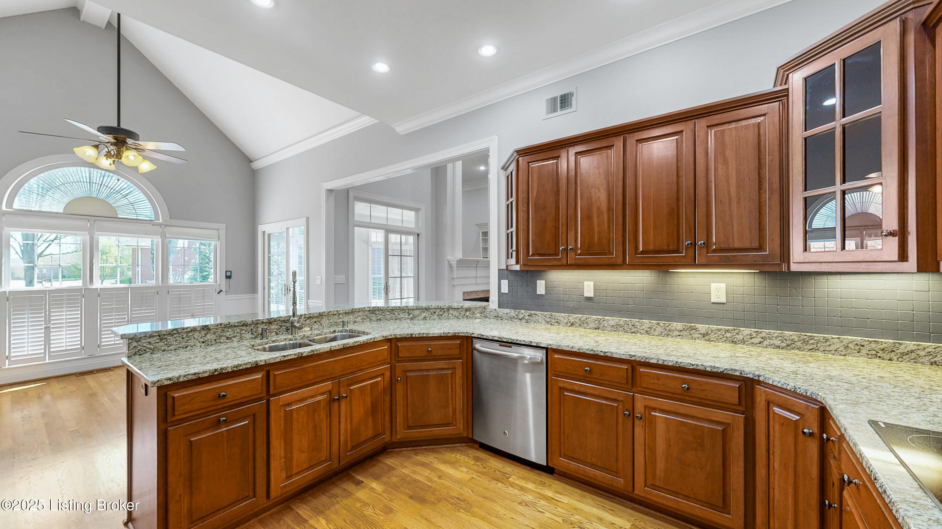 5200 Wolfpen Woods Dr