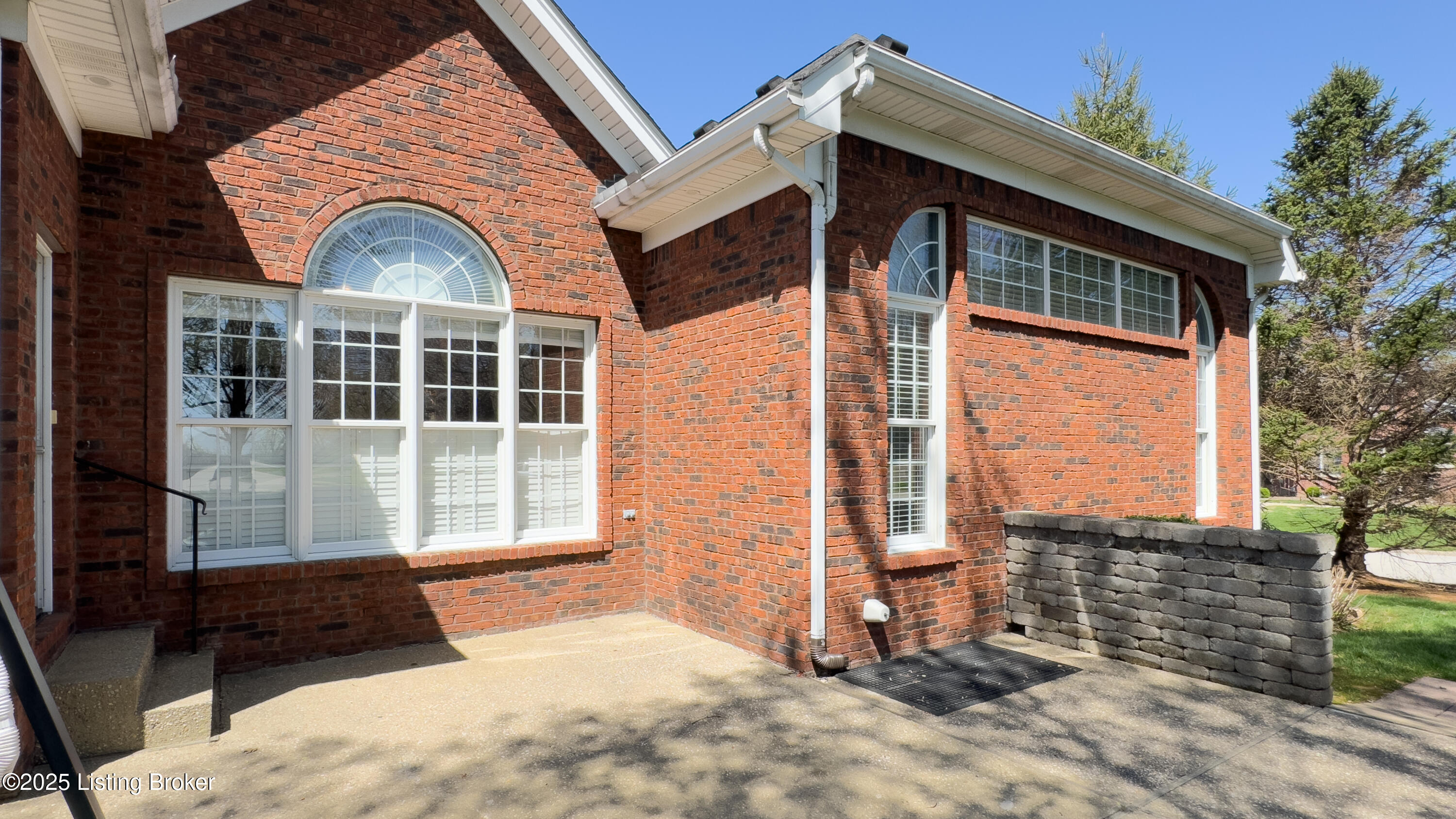 5200 Wolfpen Woods Dr