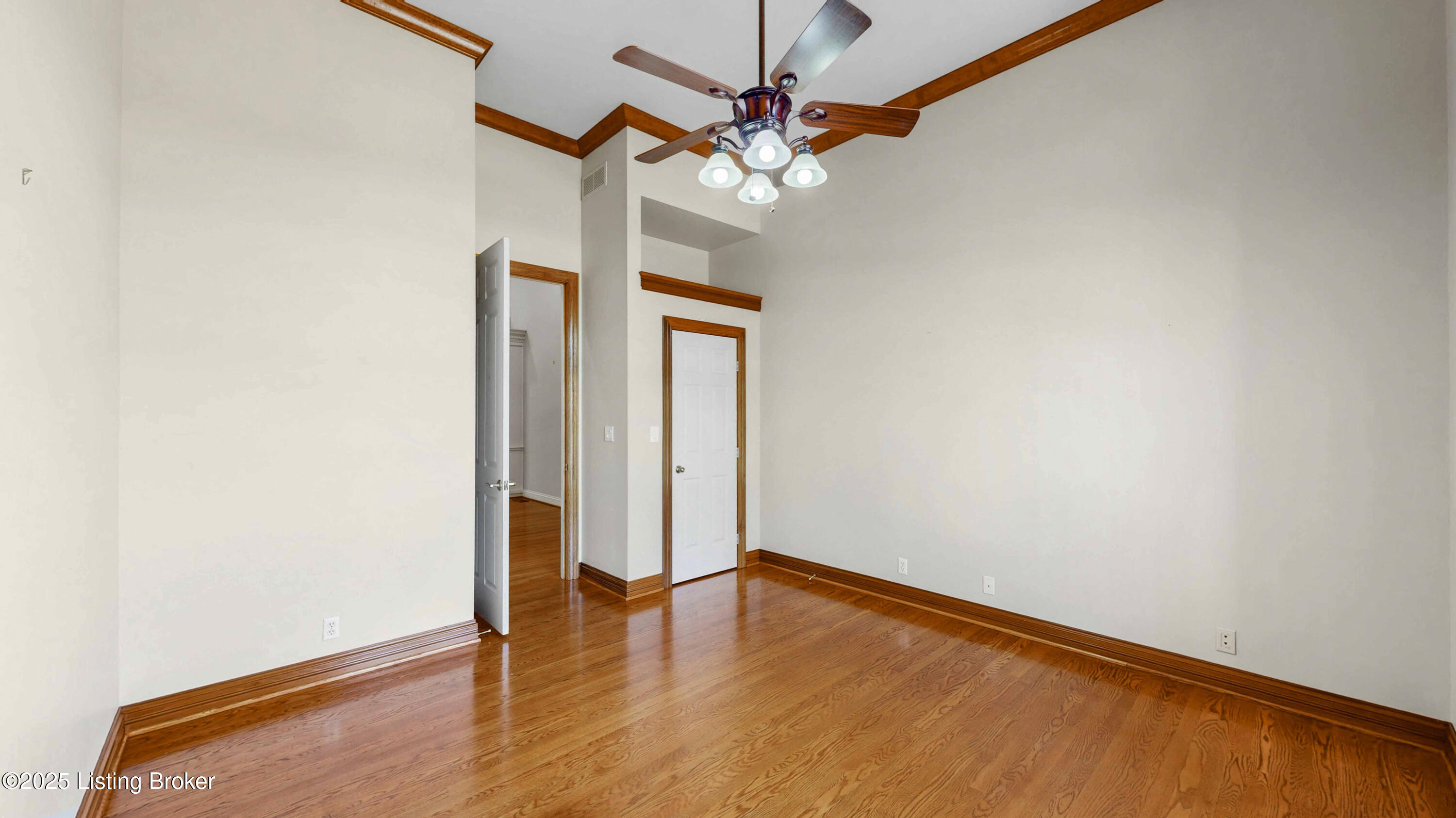 5200 Wolfpen Woods Dr
