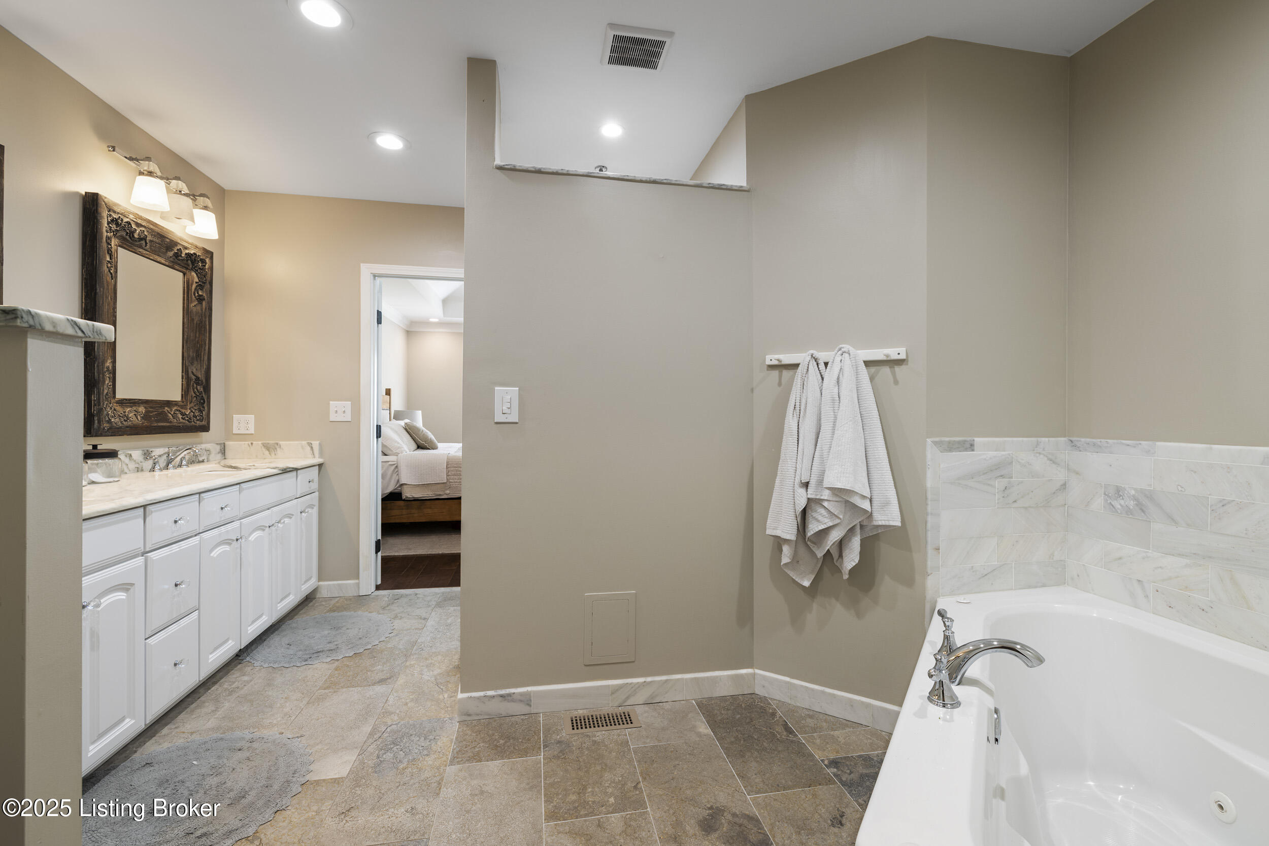 14003 Treeline Ct
