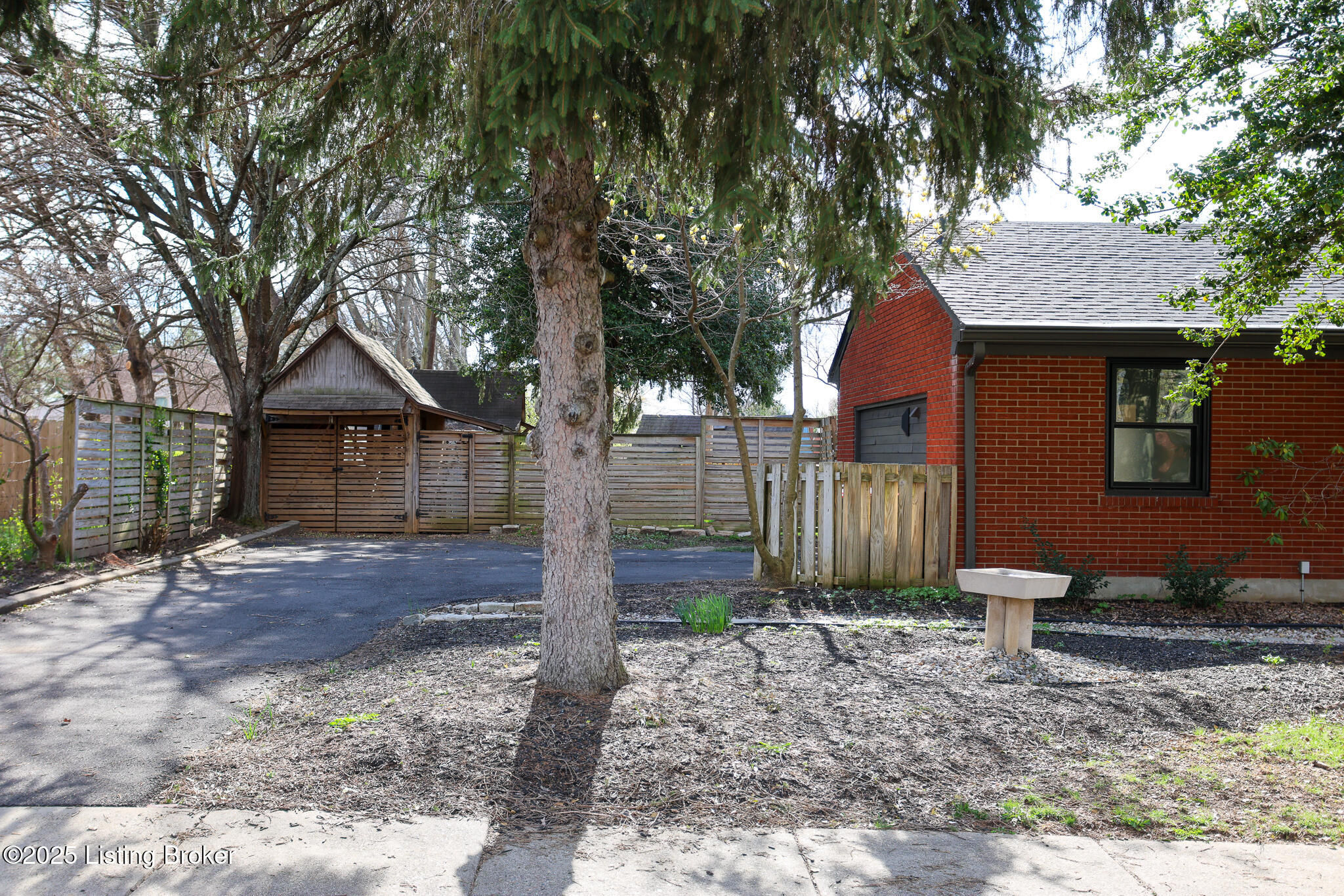 2916 Edmonia Ave