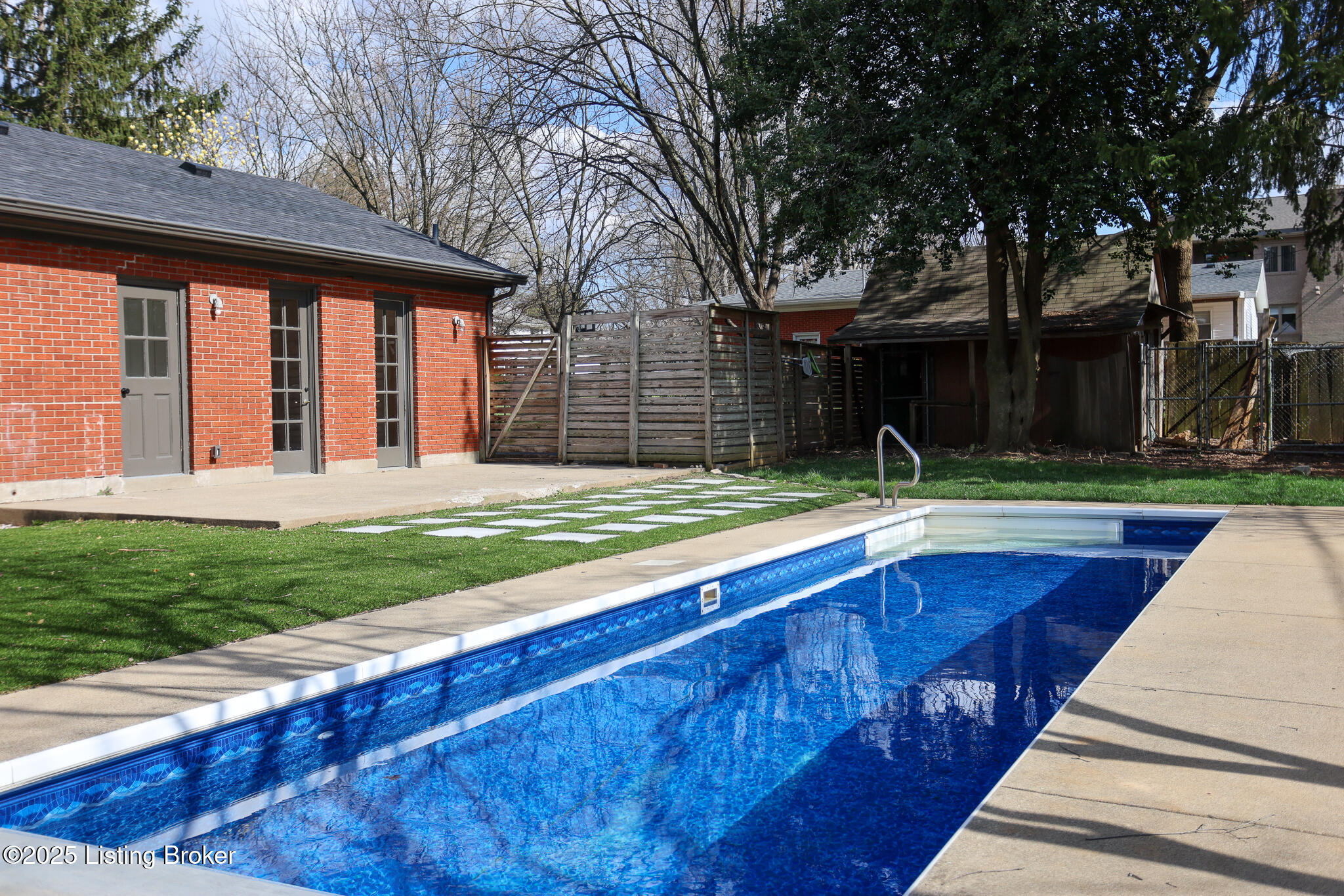 2916 Edmonia Ave