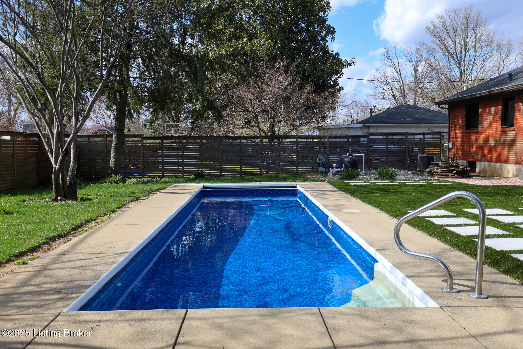 2916 Edmonia Ave