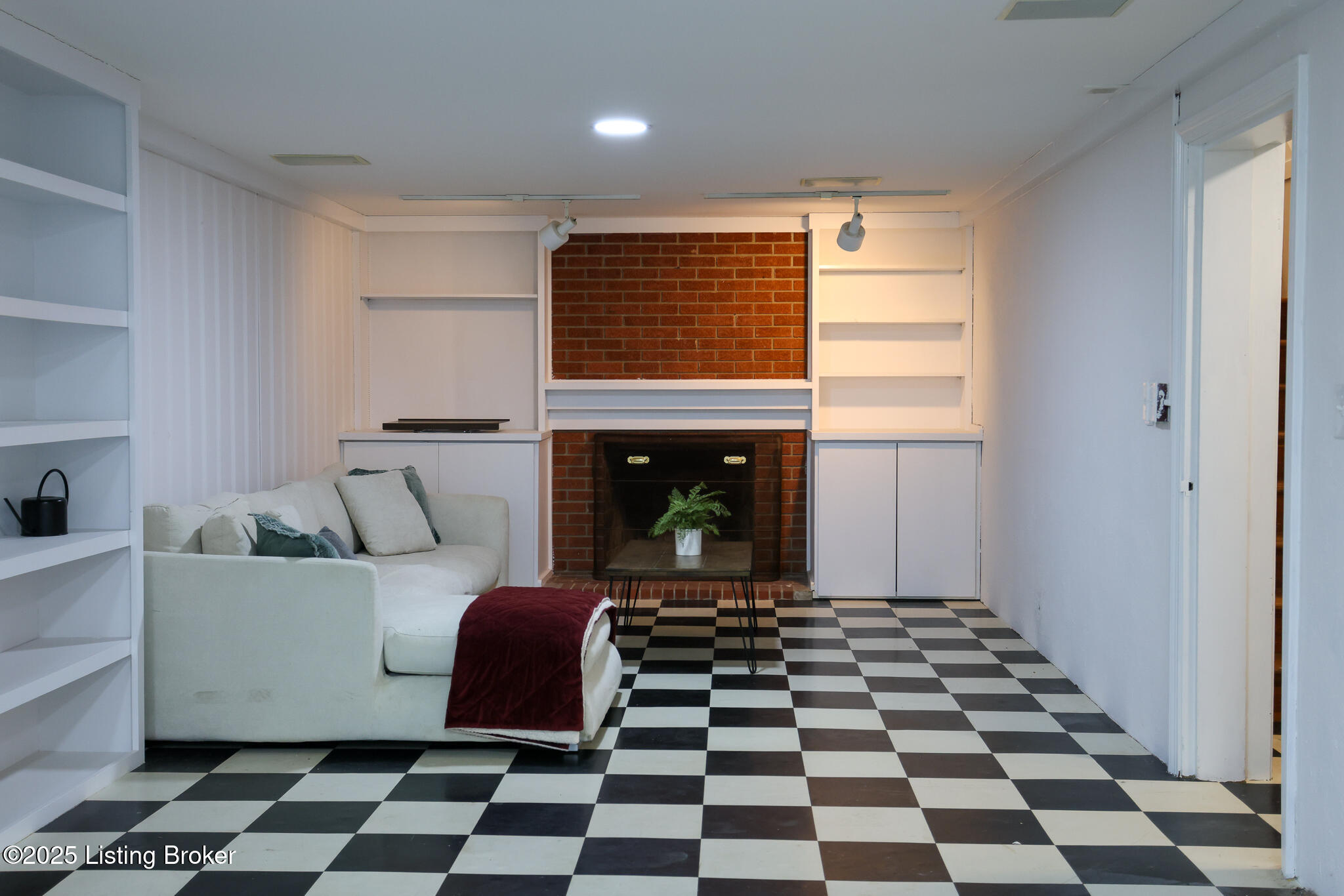 2916 Edmonia Ave