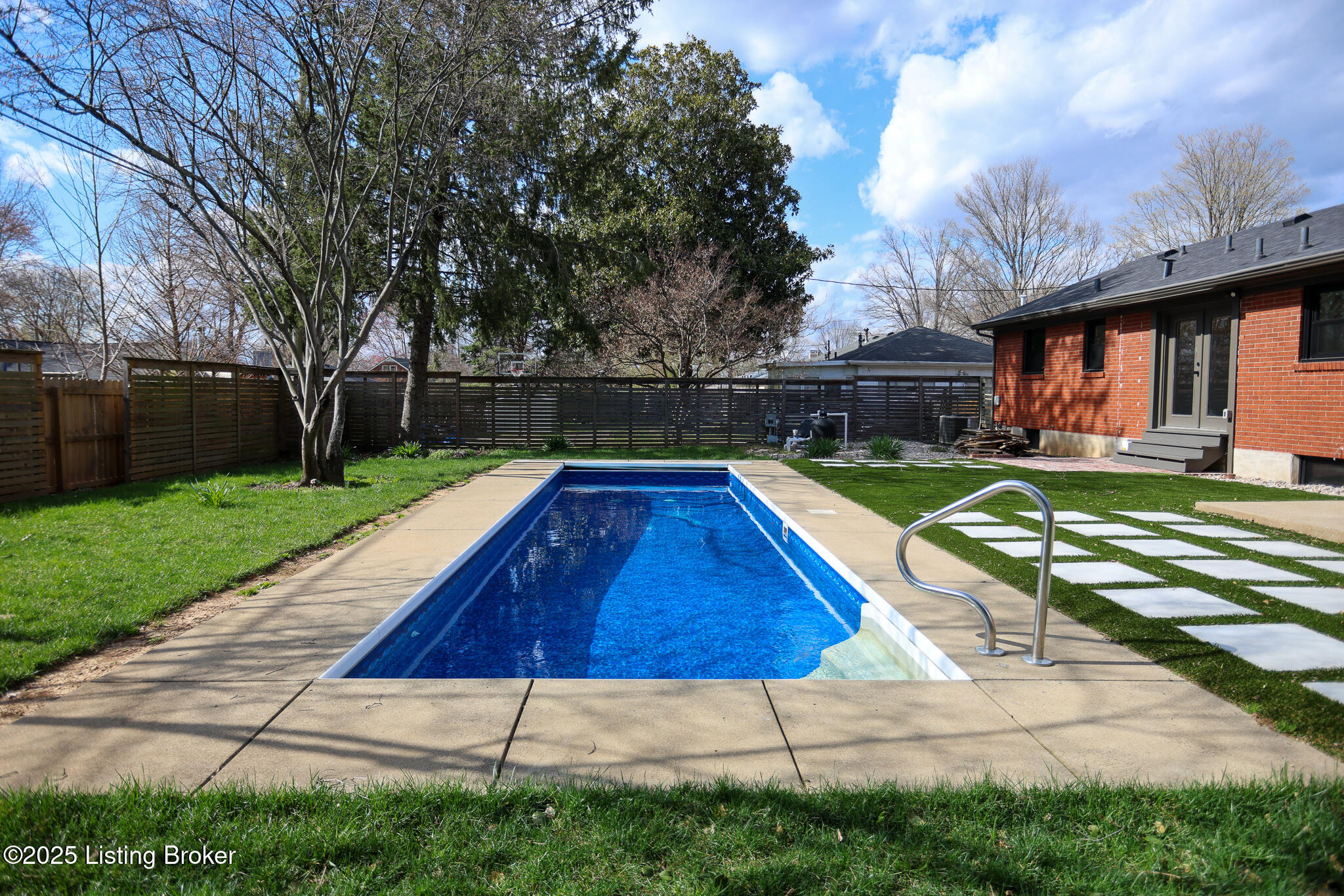 2916 Edmonia Ave