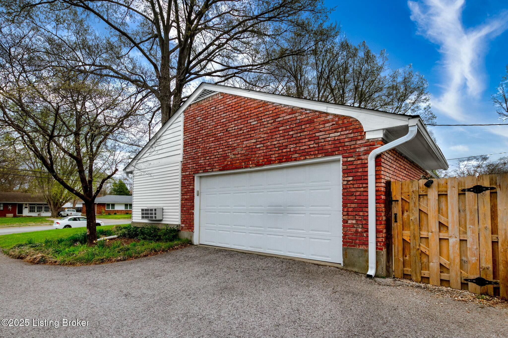2806 Browns Ln