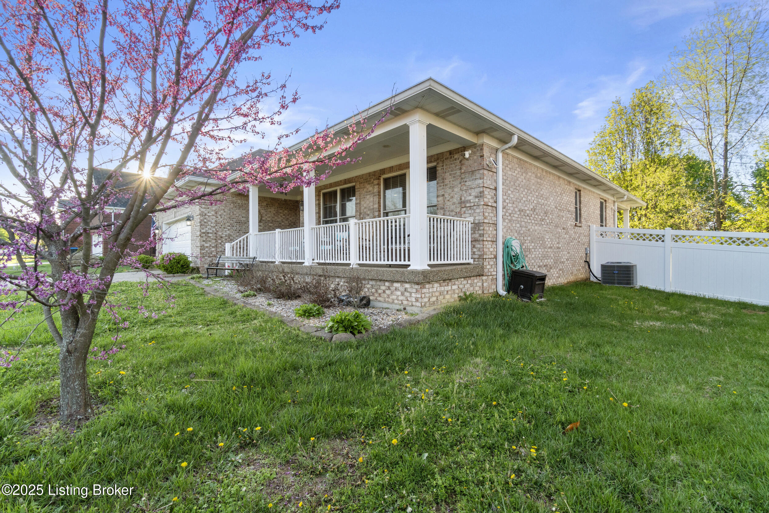 7405 Apple Mill Dr