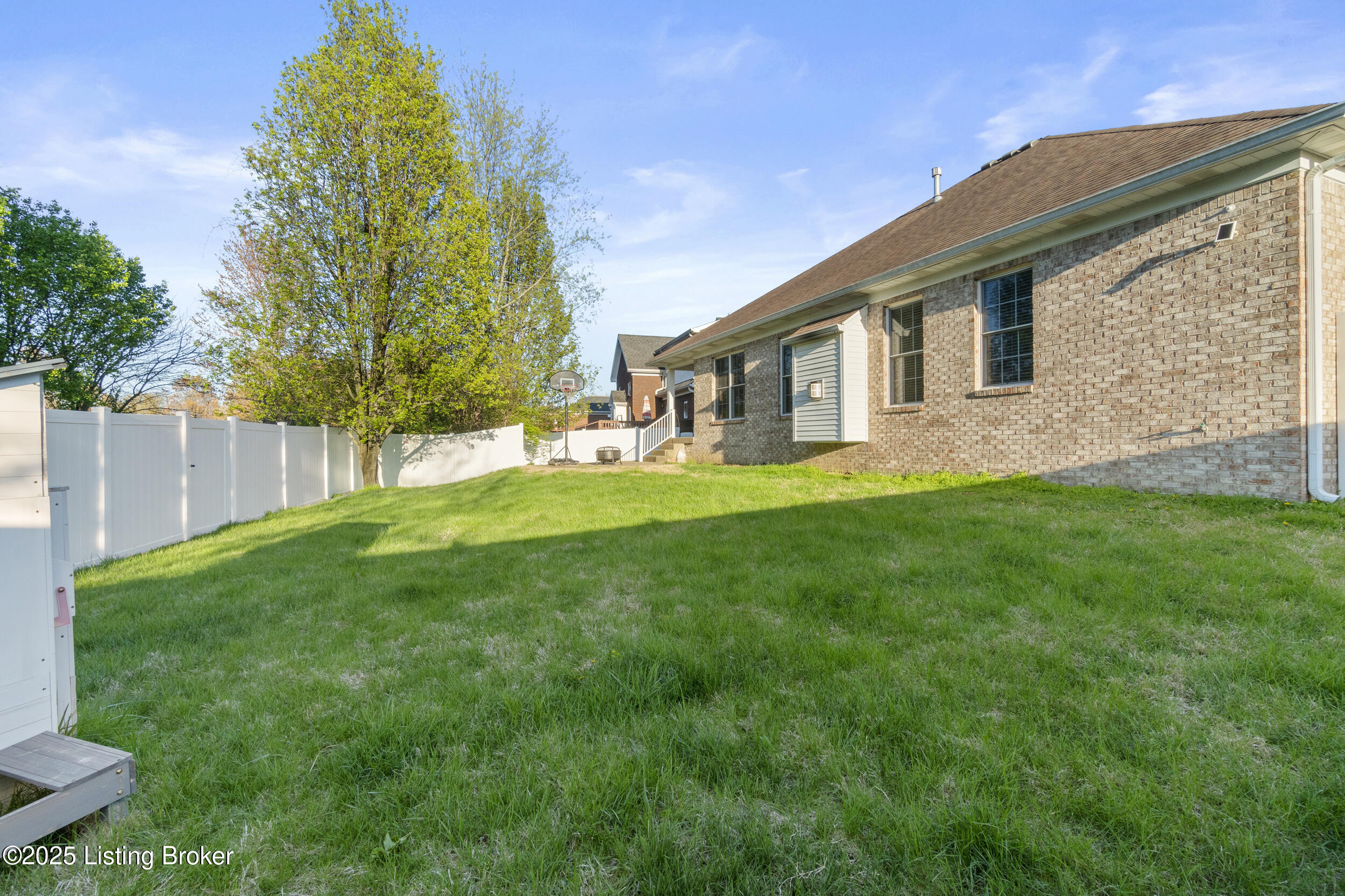 7405 Apple Mill Dr
