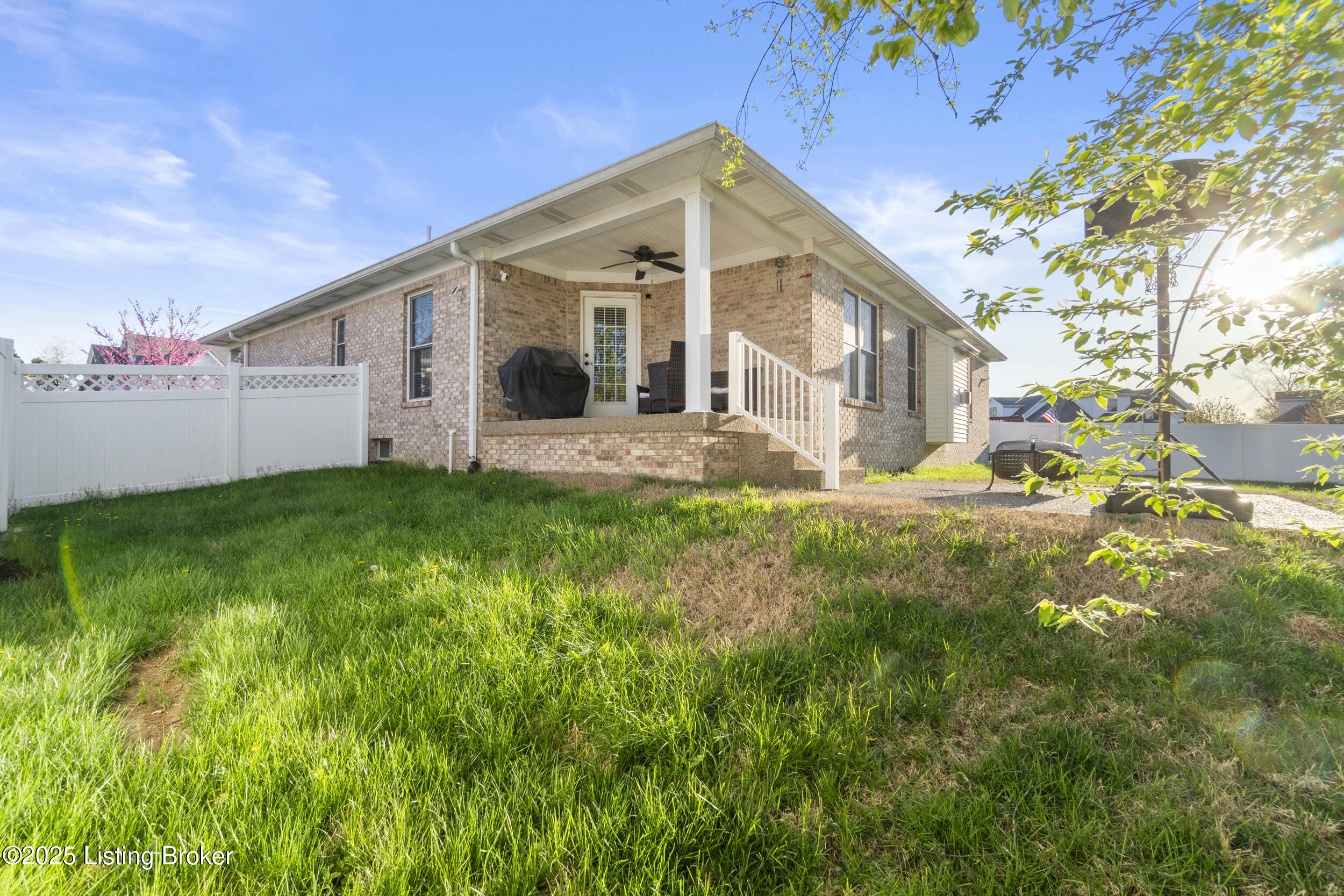 7405 Apple Mill Dr