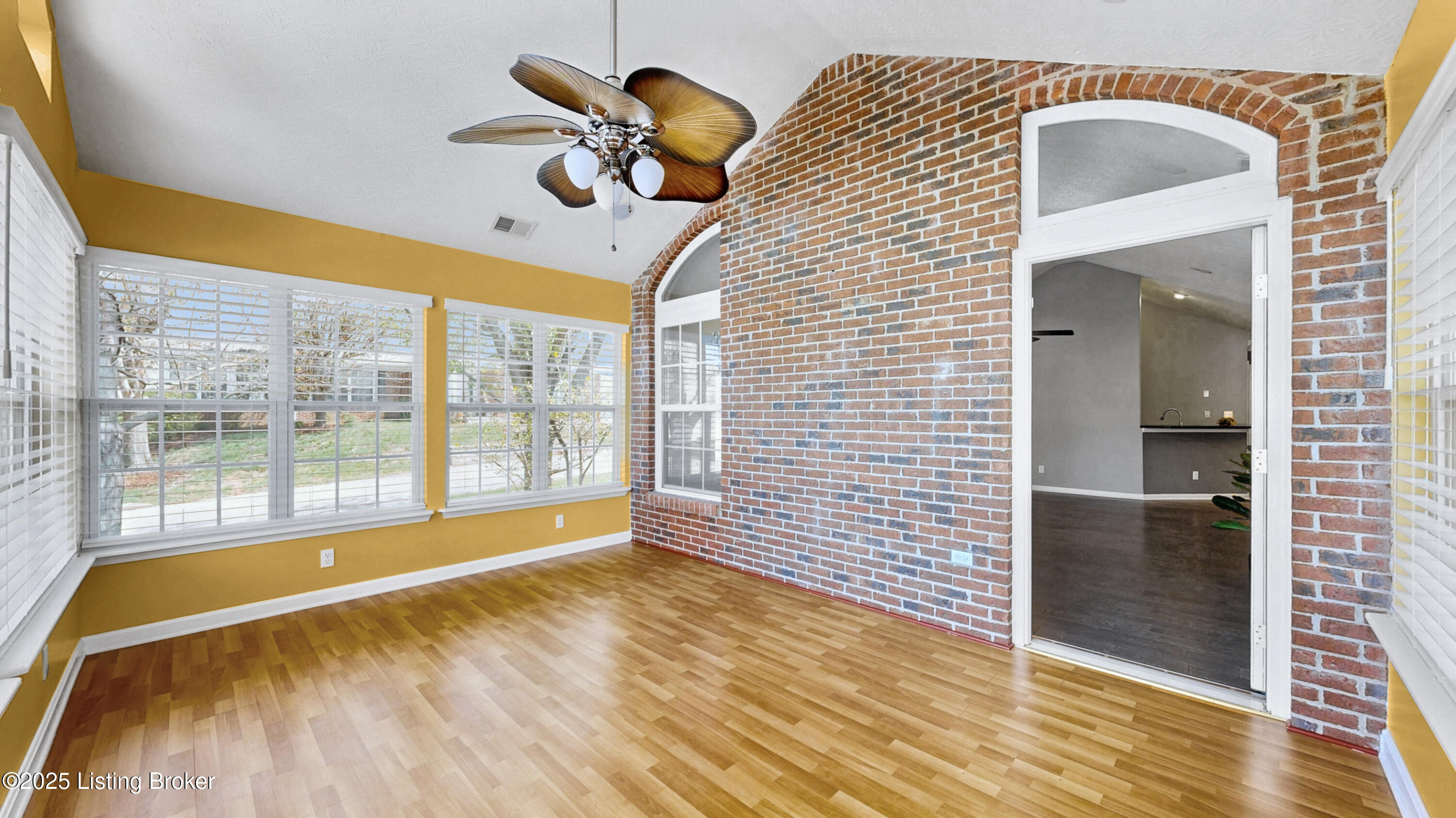 10246 Pine Glen Cir