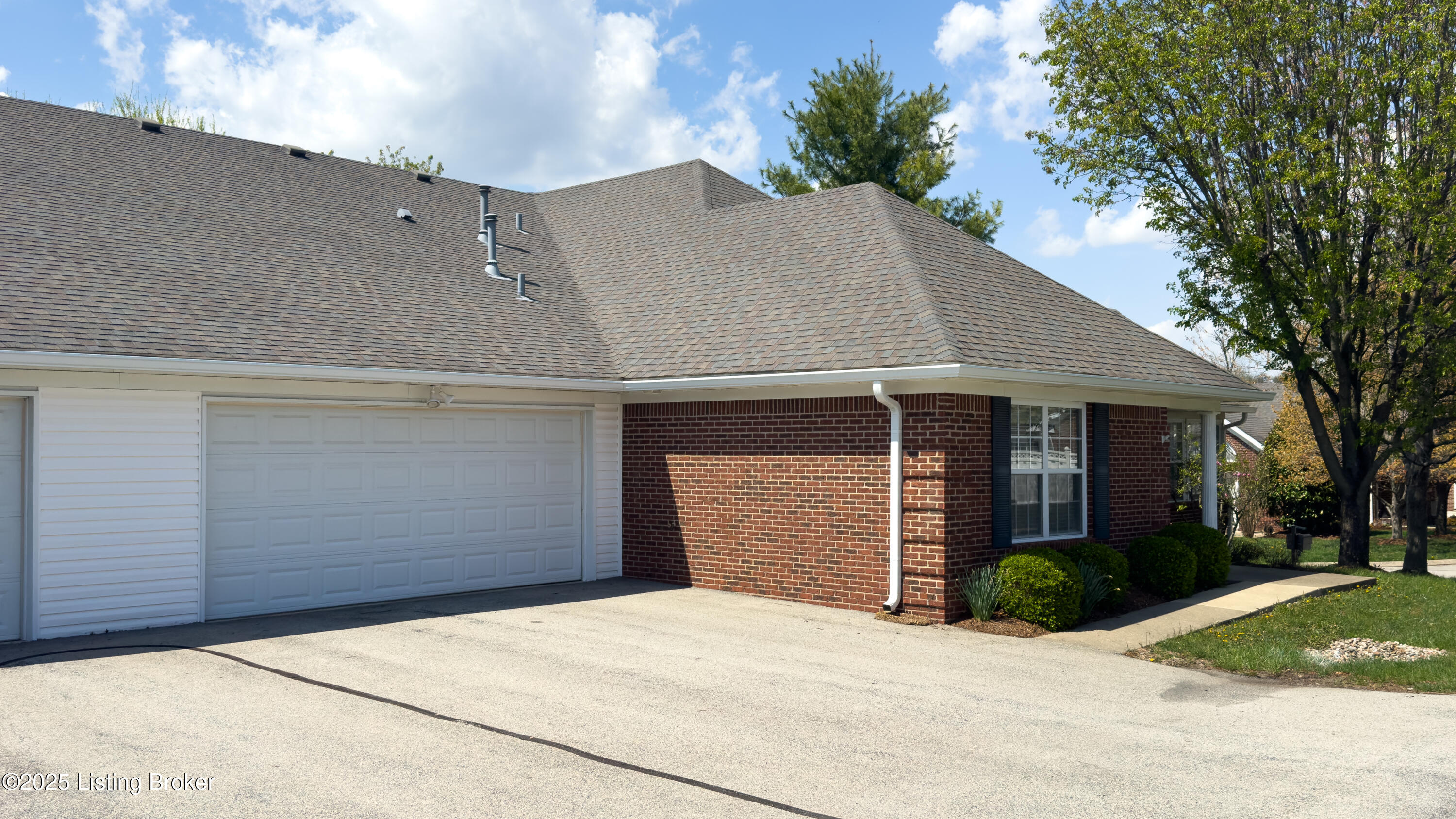 10246 Pine Glen Cir