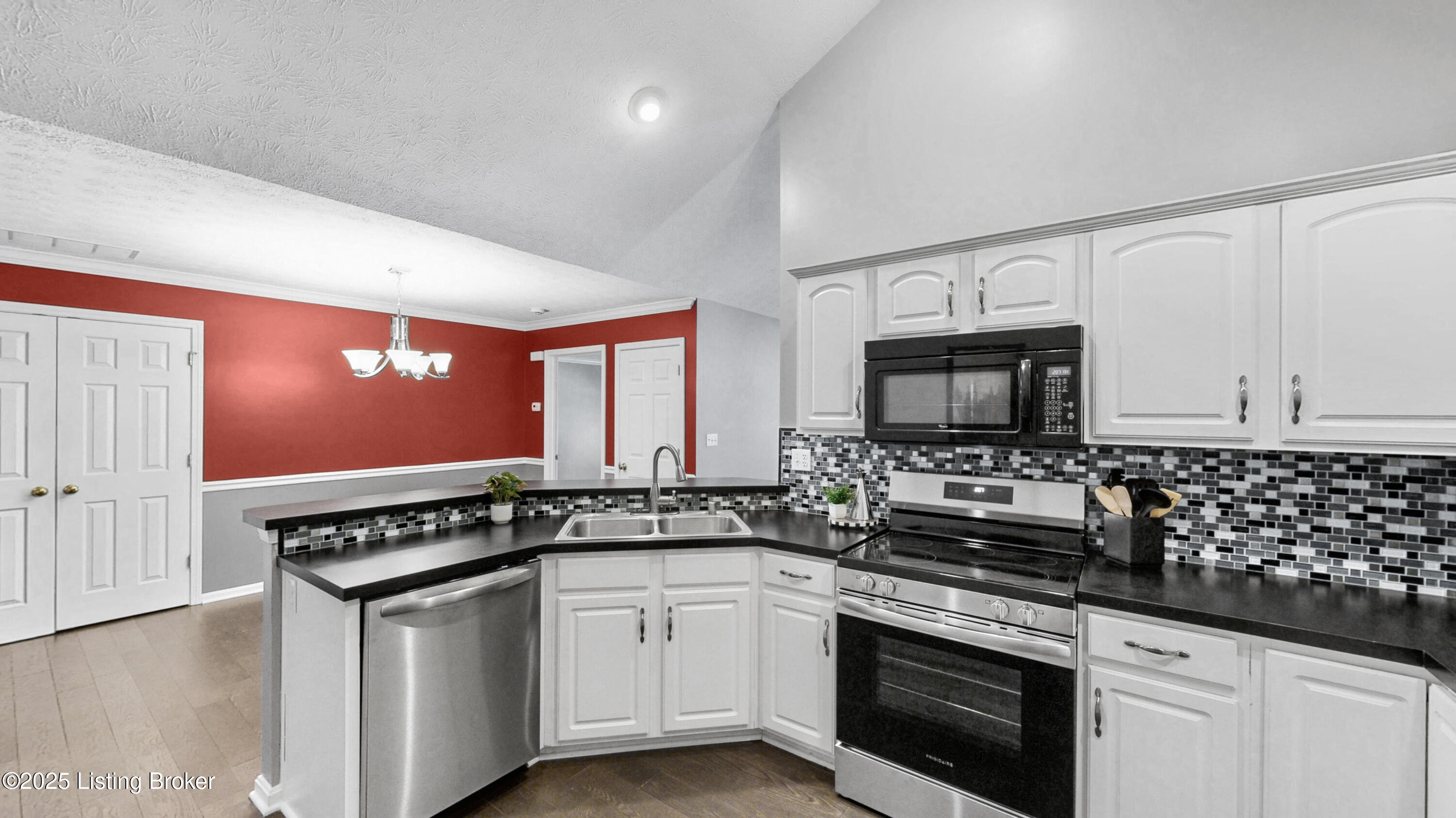 10246 Pine Glen Cir
