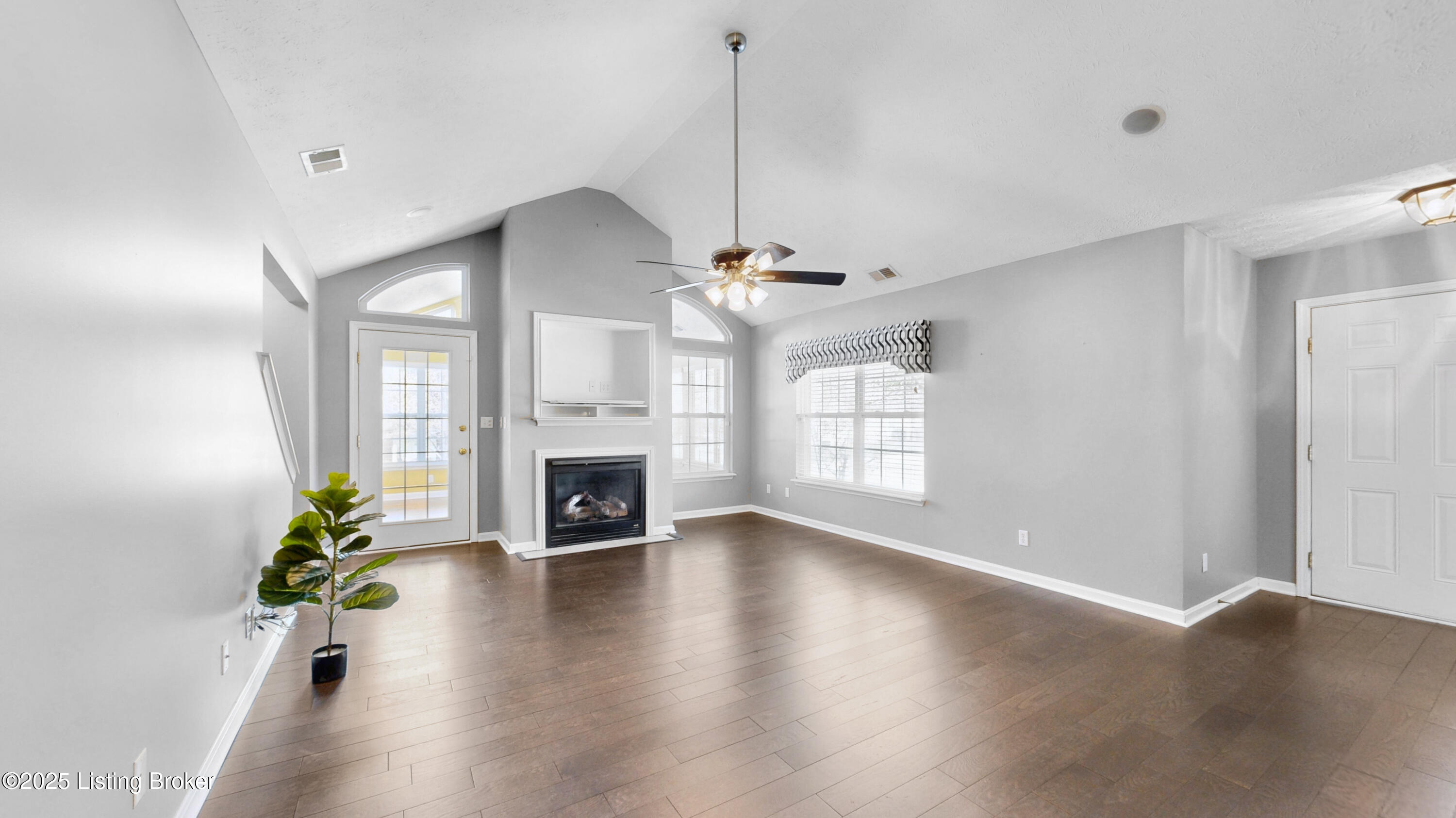 10246 Pine Glen Cir