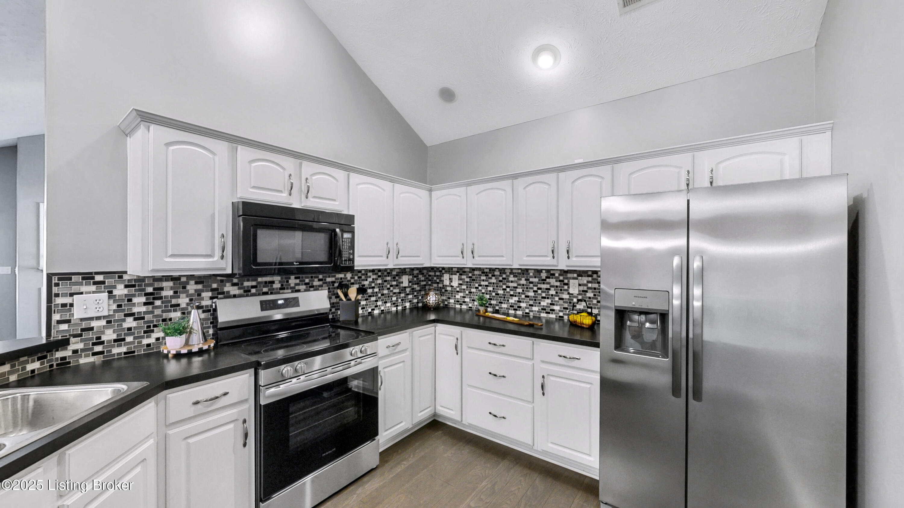 10246 Pine Glen Cir