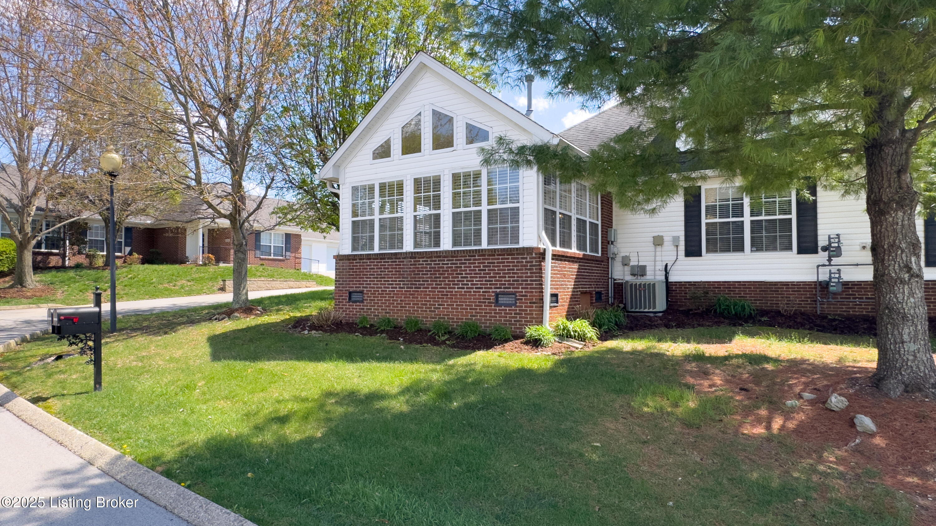 10246 Pine Glen Cir