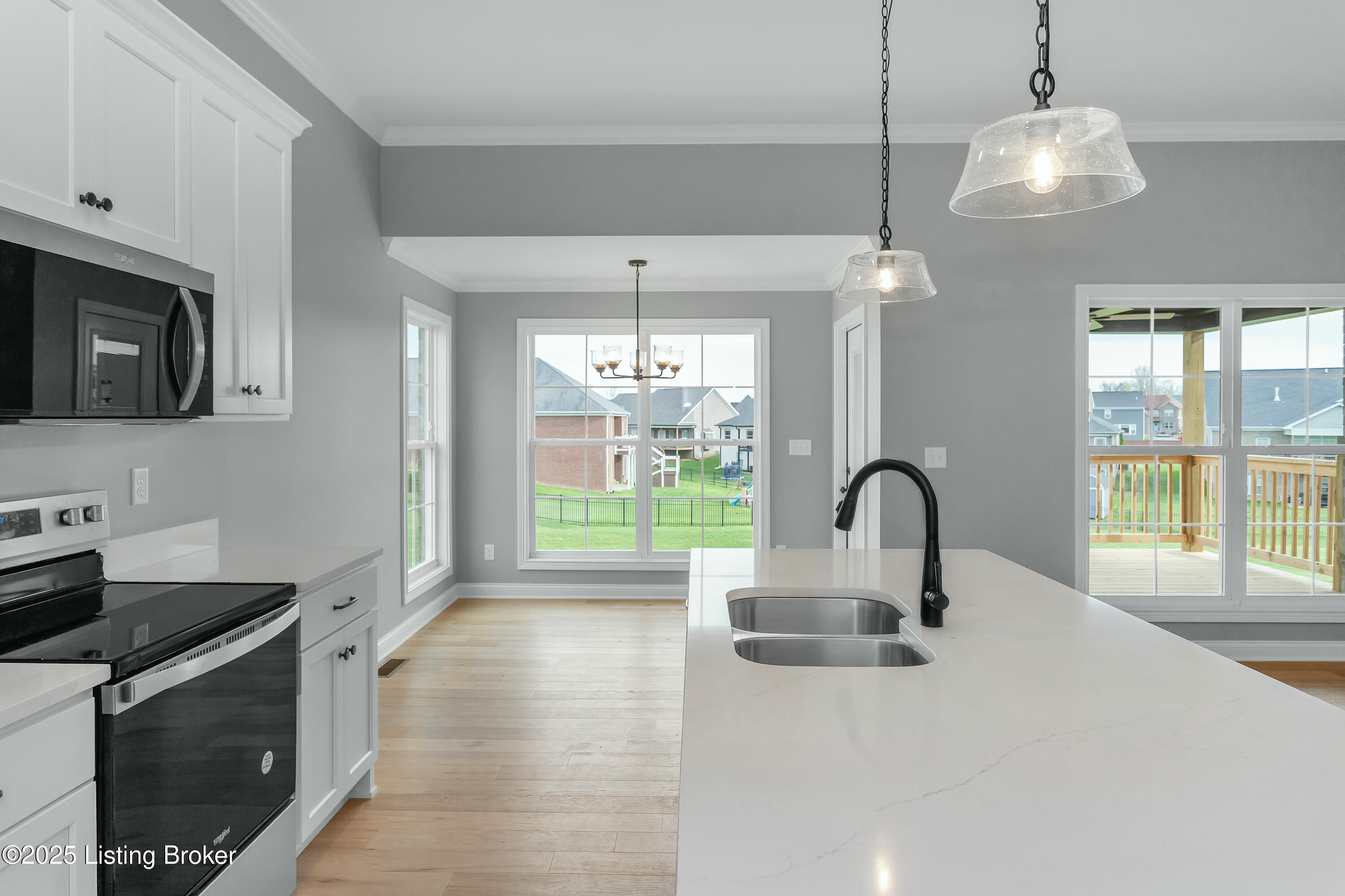 382 Williamsburg Dr