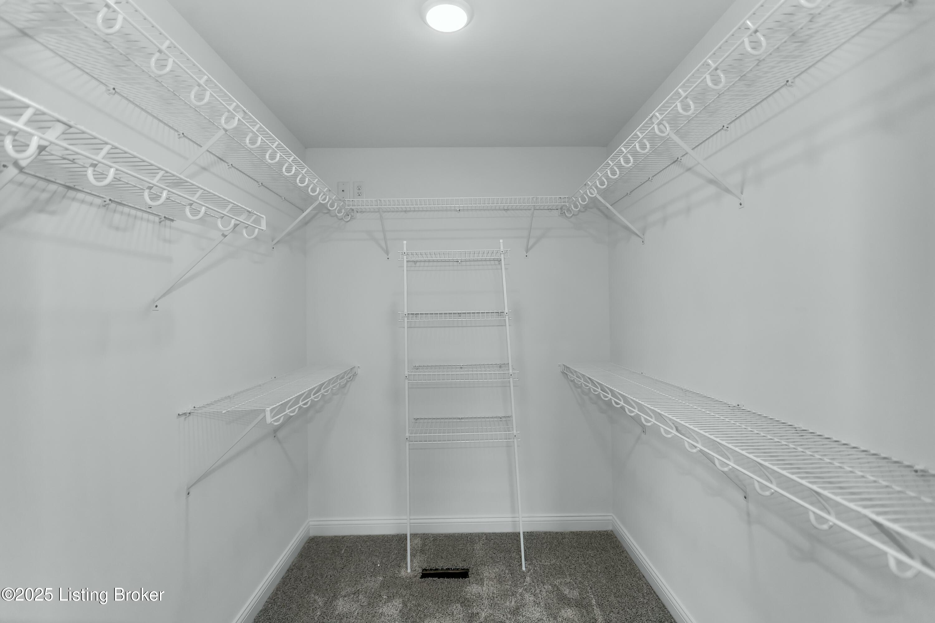 382 Williamsburg Dr