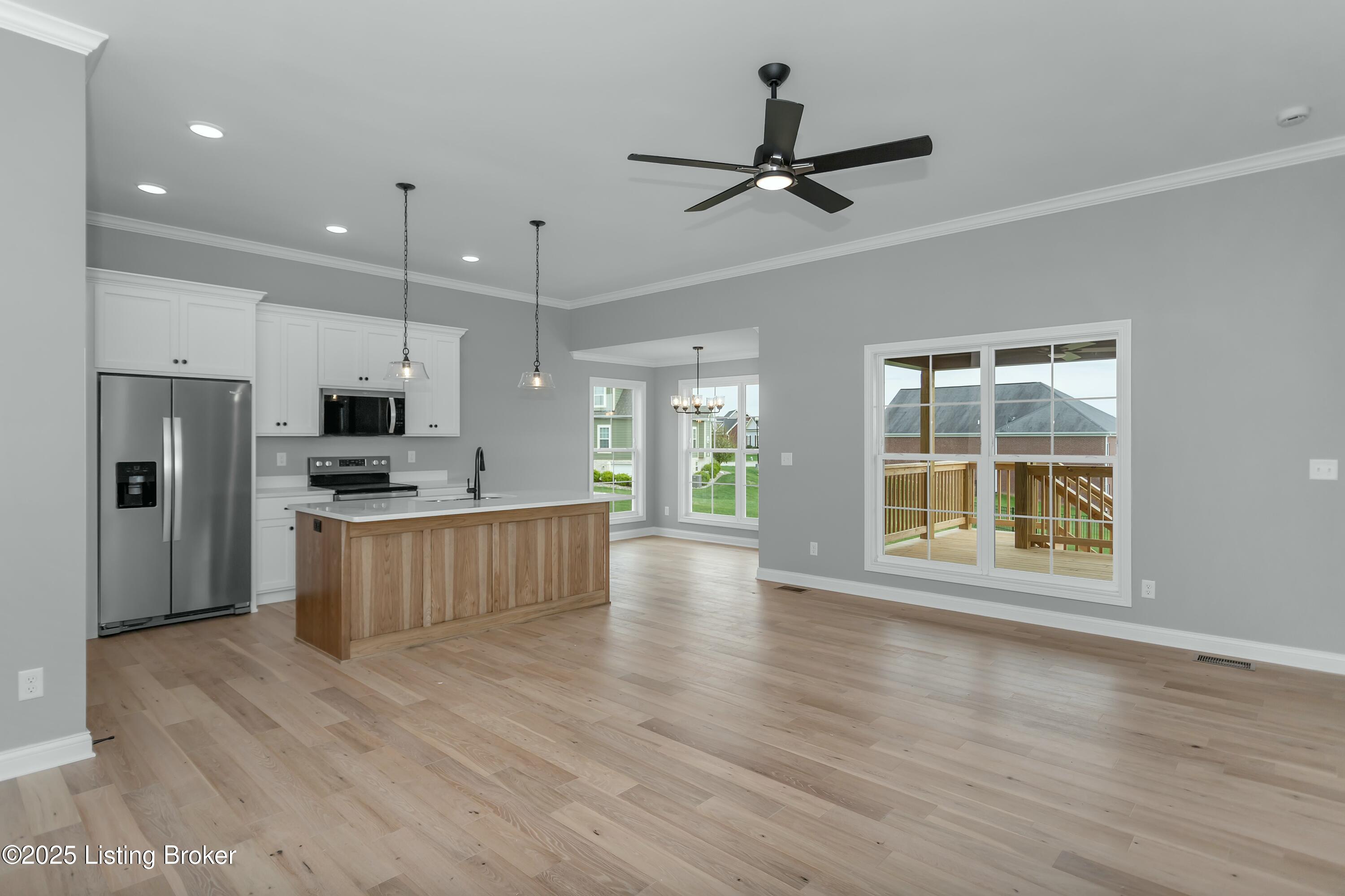 382 Williamsburg Dr