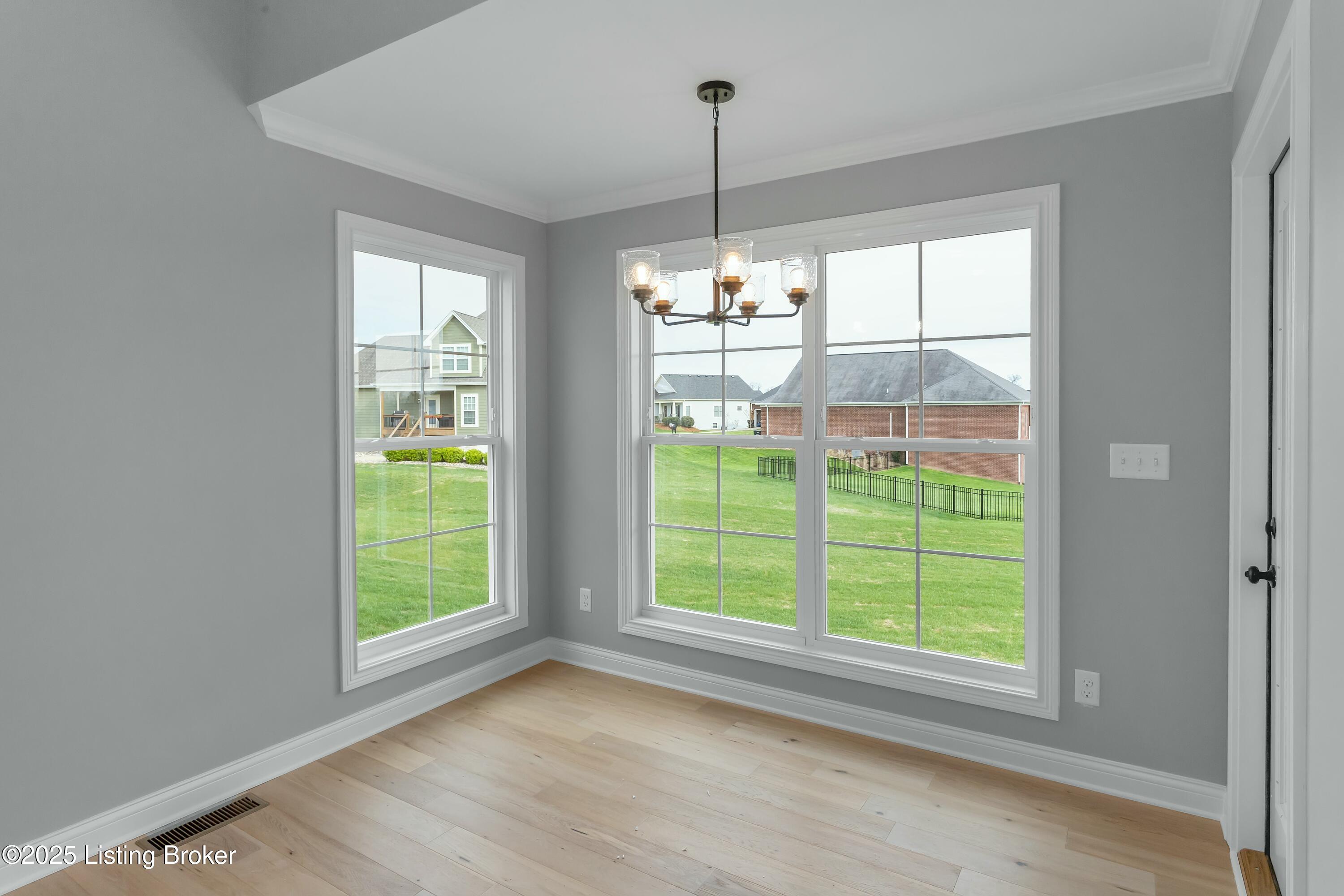 382 Williamsburg Dr