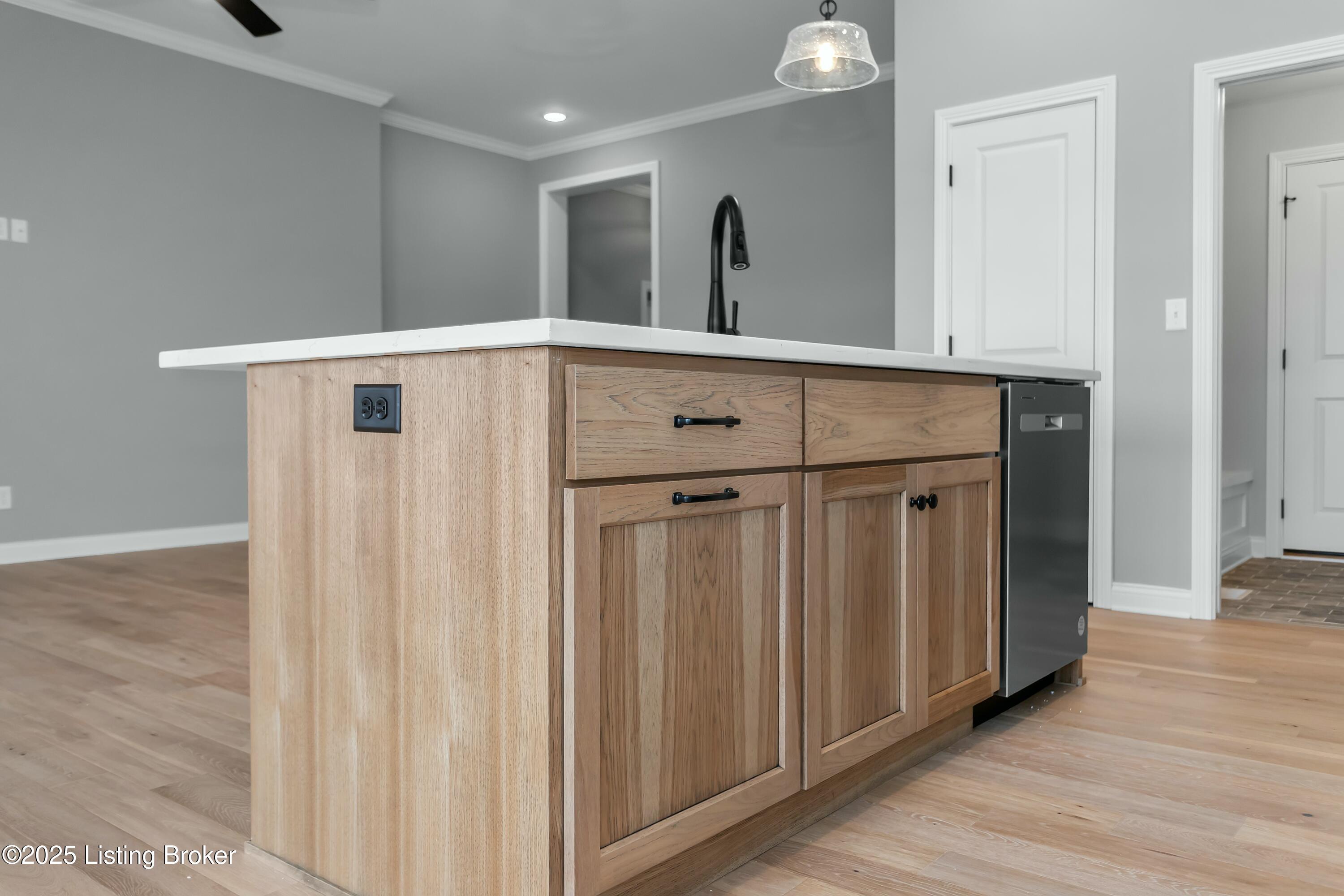 382 Williamsburg Dr