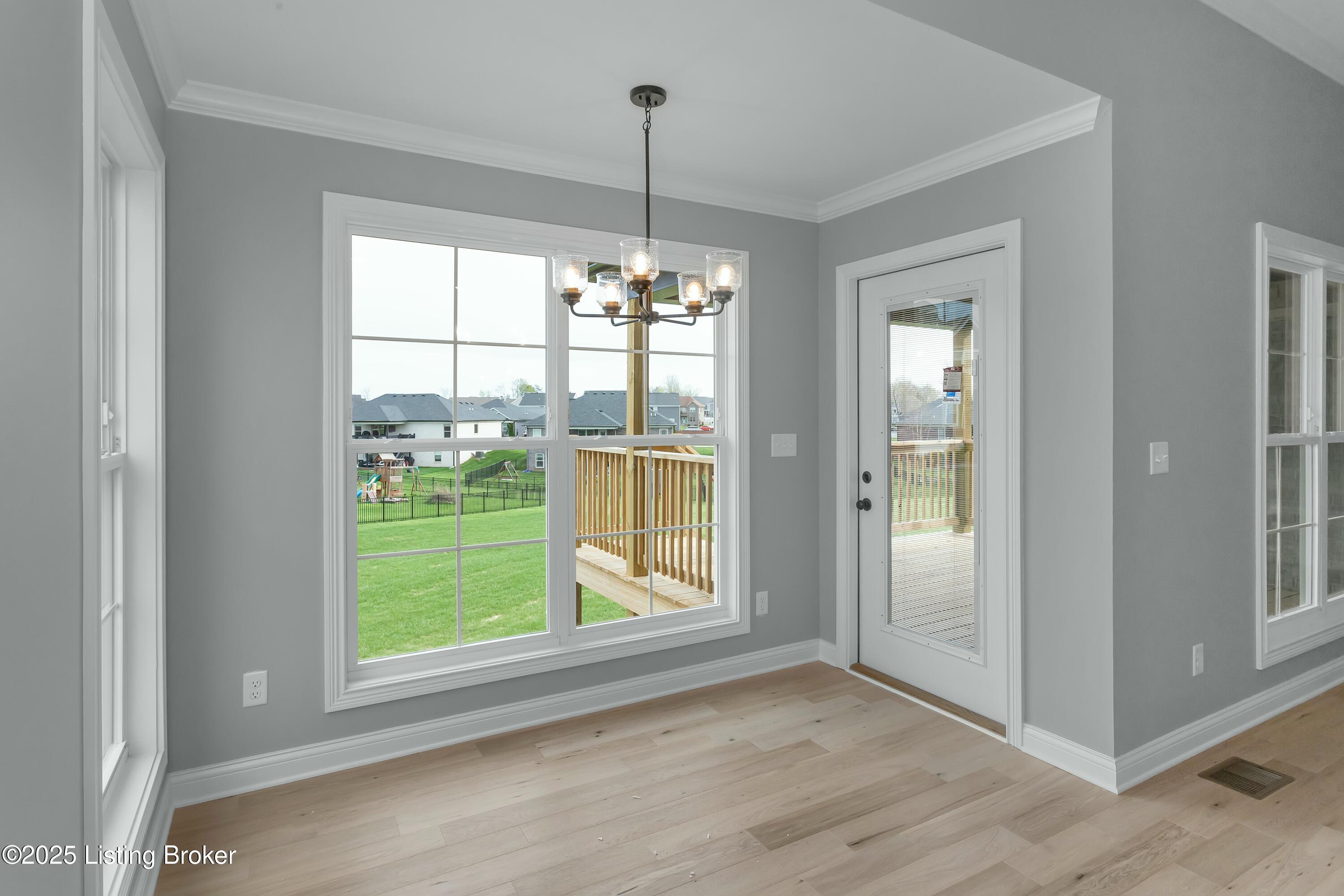 382 Williamsburg Dr
