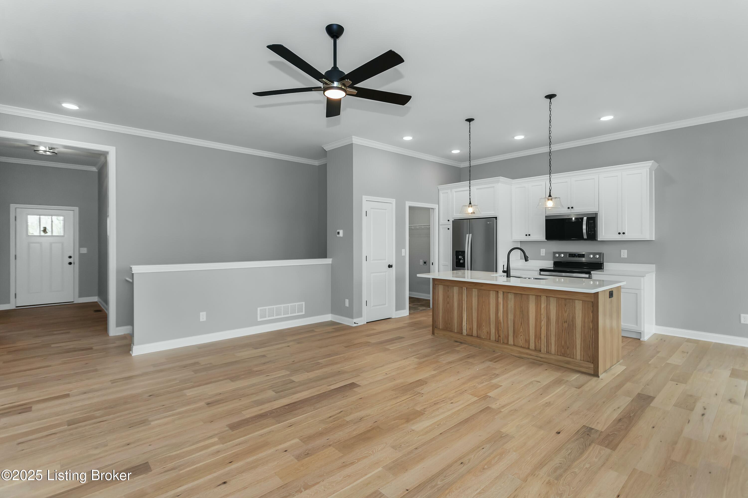 382 Williamsburg Dr