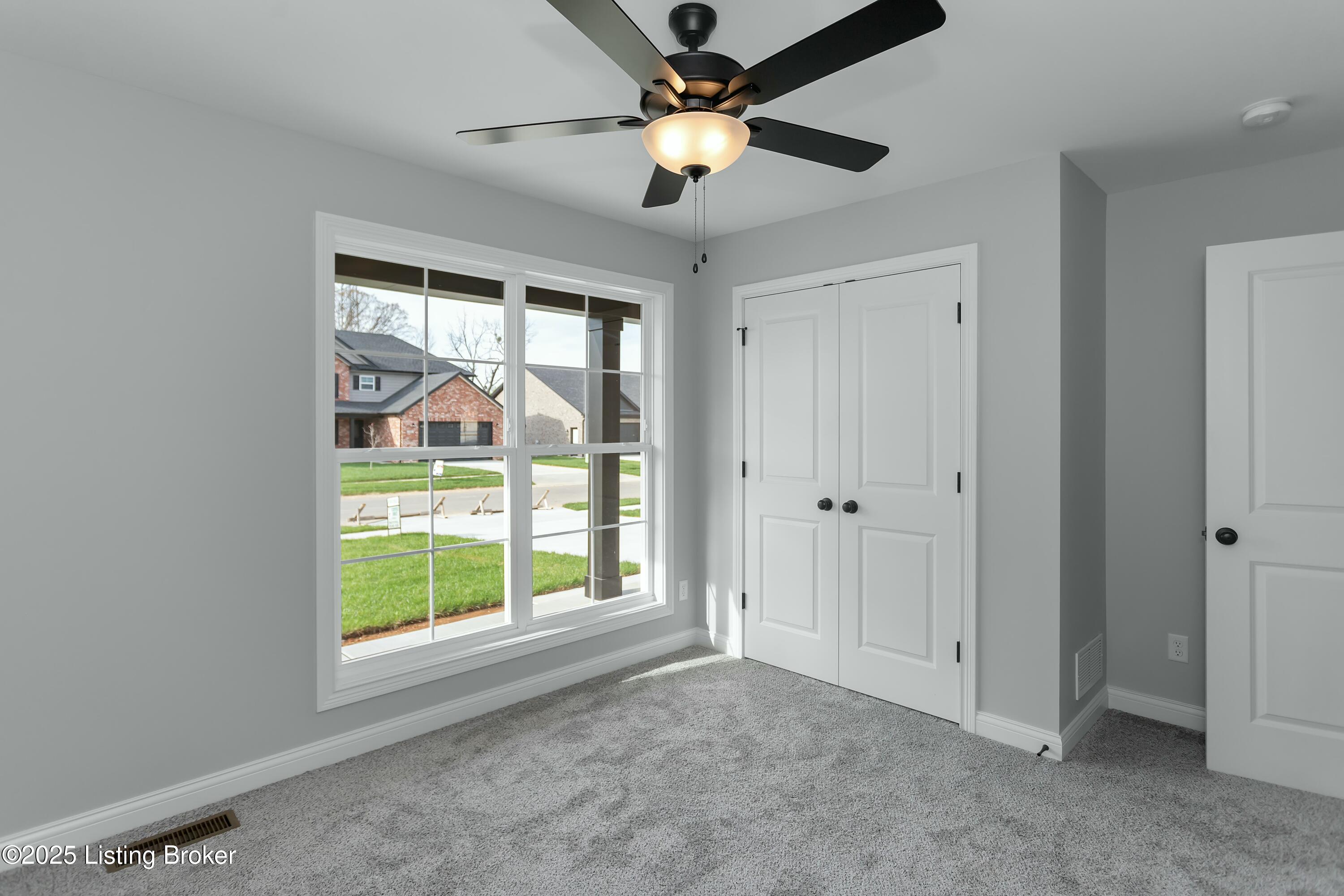 382 Williamsburg Dr