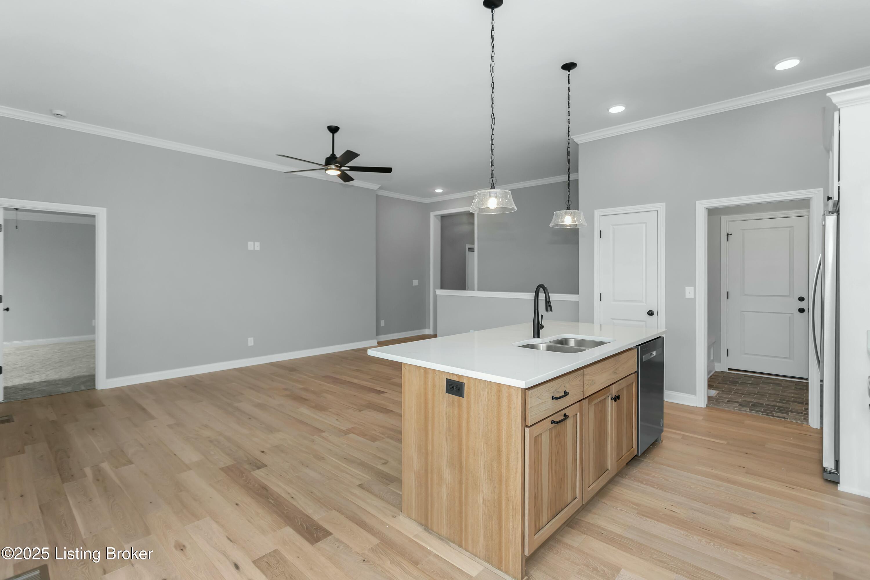 382 Williamsburg Dr